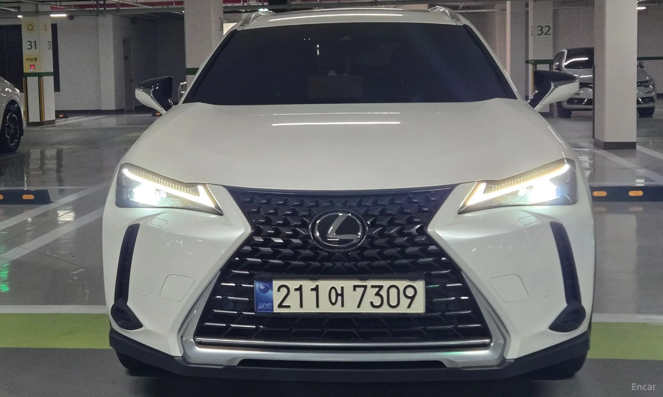Lexus UX250h превью 3