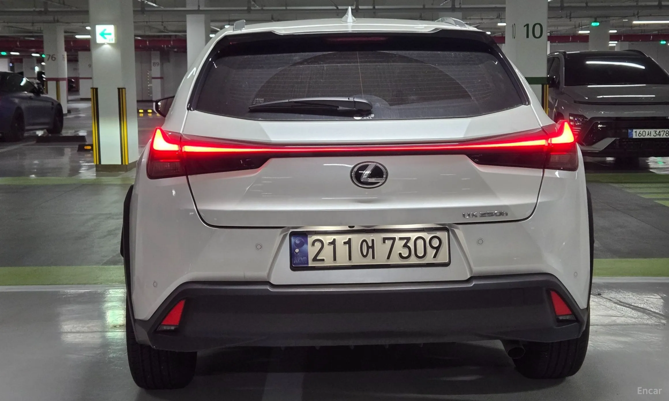 Lexus UX250h превью 4
