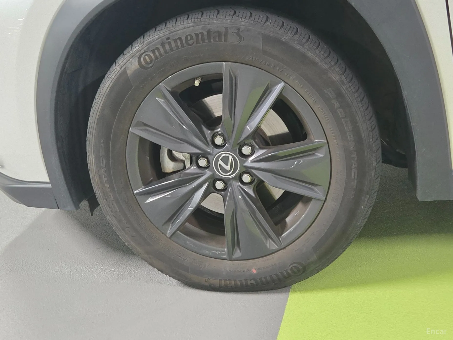 Lexus UX250h превью 5