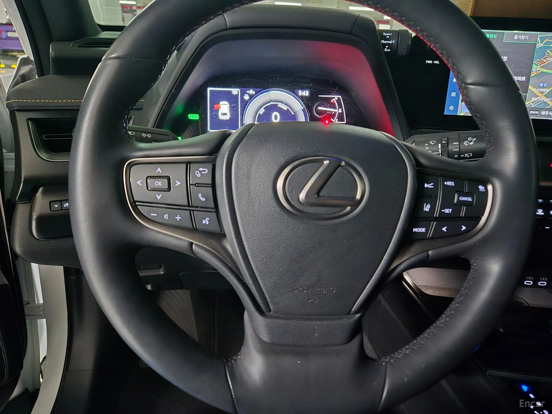 Lexus UX250h превью 6