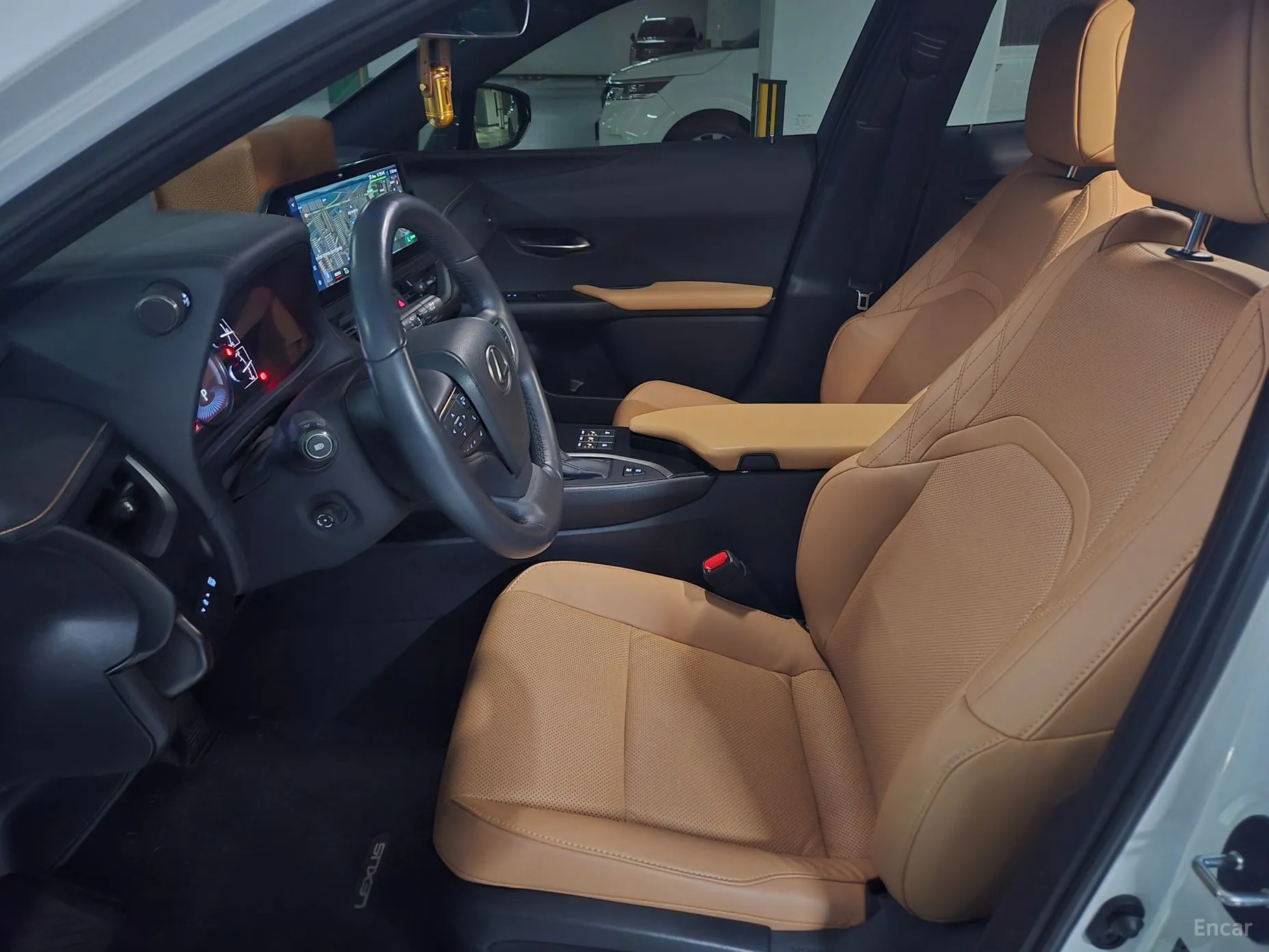 Lexus UX250h превью 7