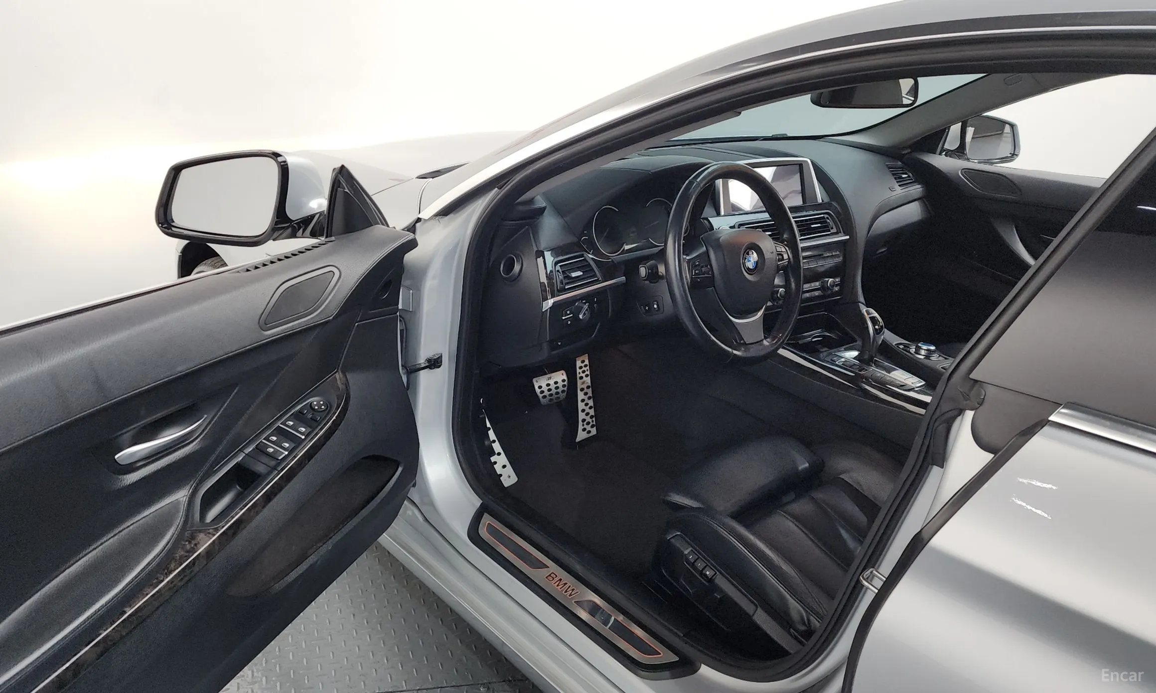 BMW 6 Series (F12) превью 10
