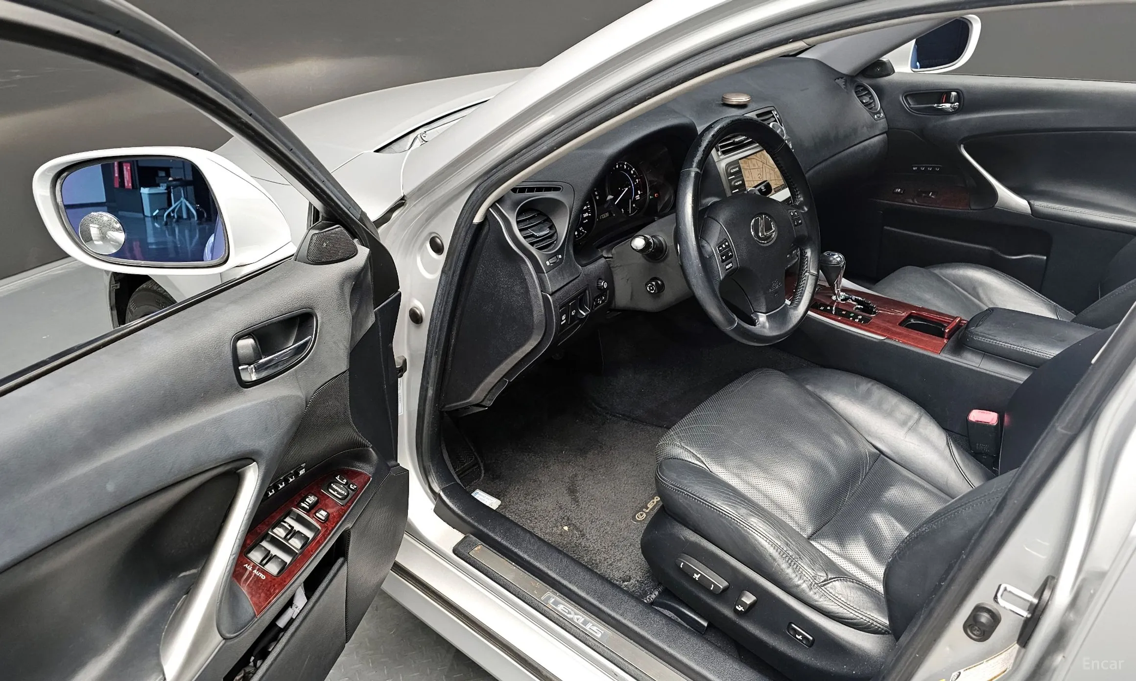 Lexus IS250 превью 12