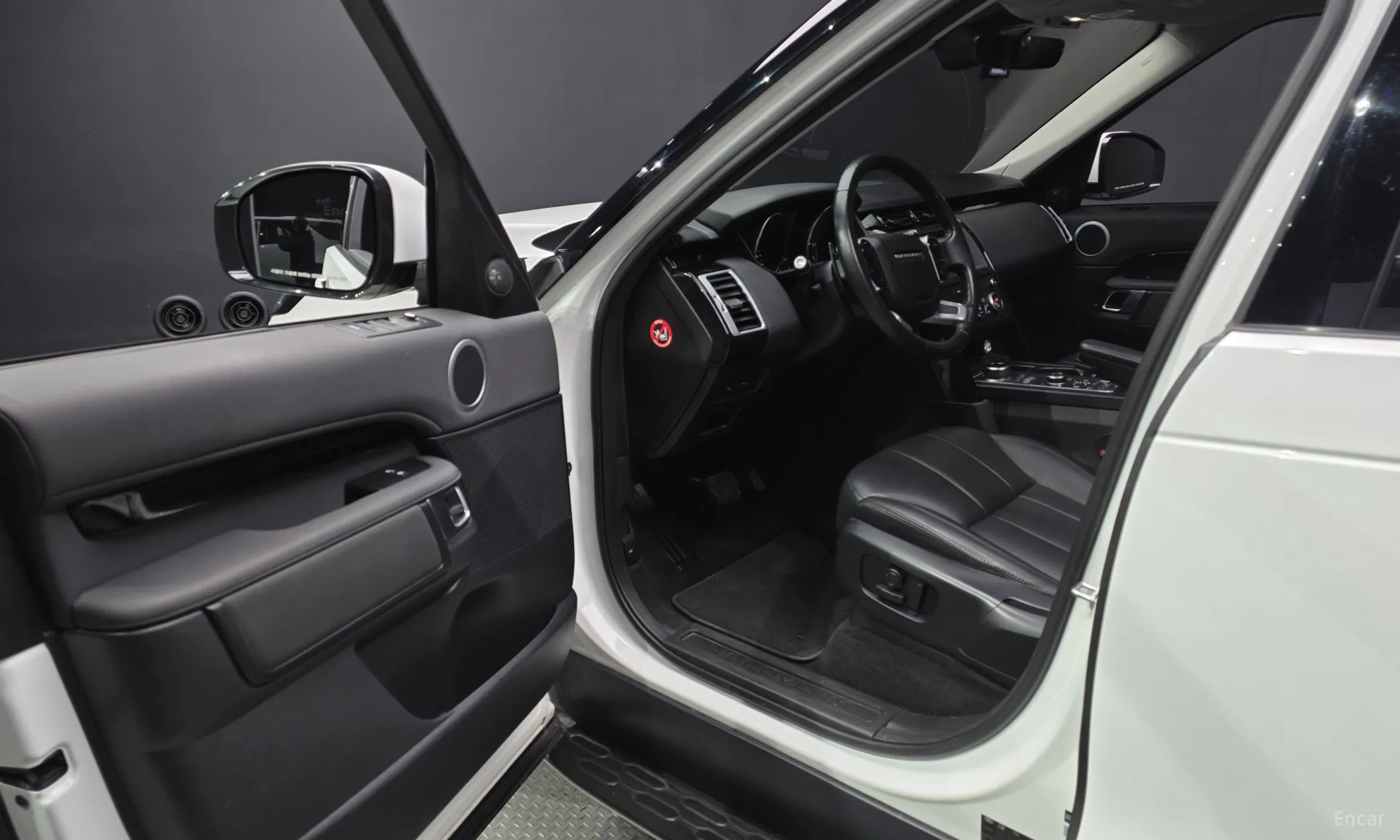 Land Rover Discovery 5 превью 10