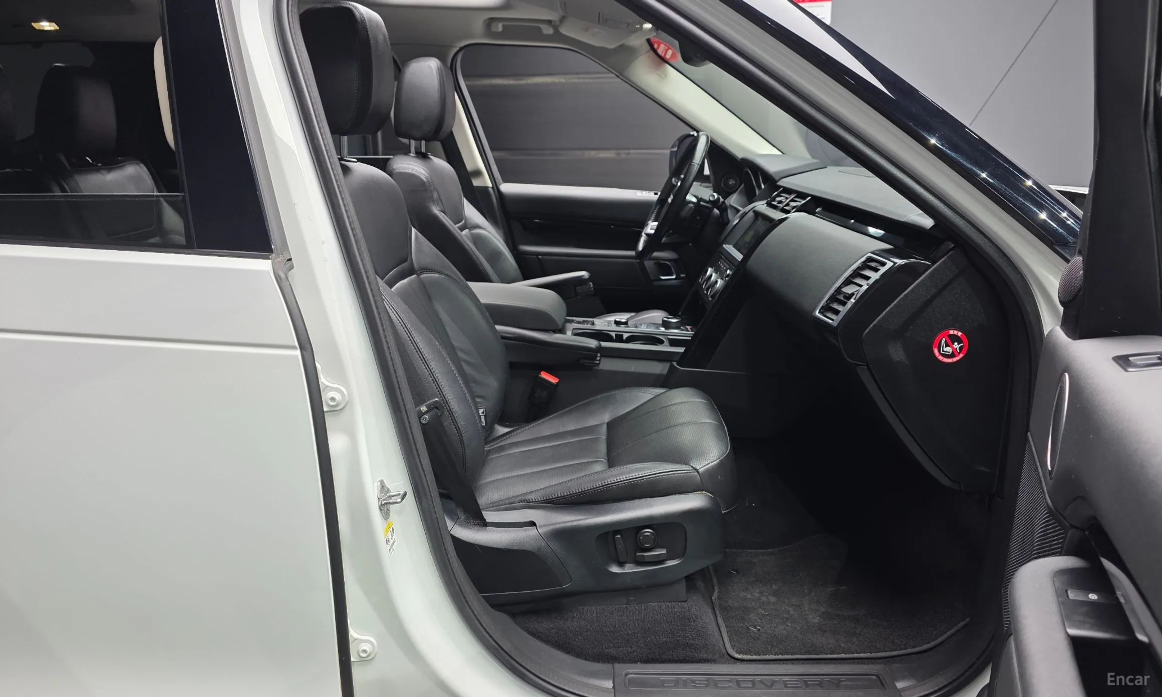 Land Rover Discovery 5 превью 11