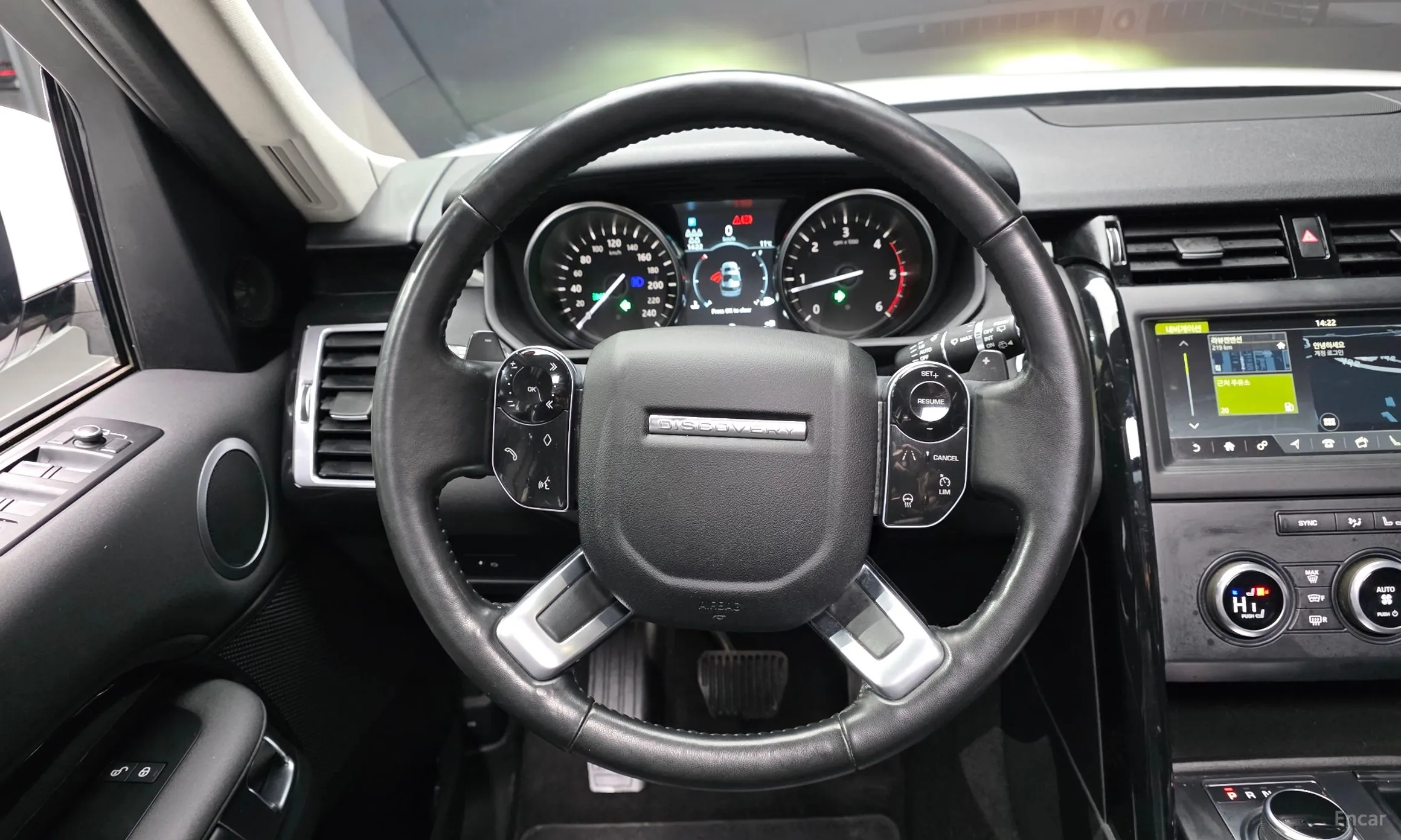 Land Rover Discovery 5 превью 13