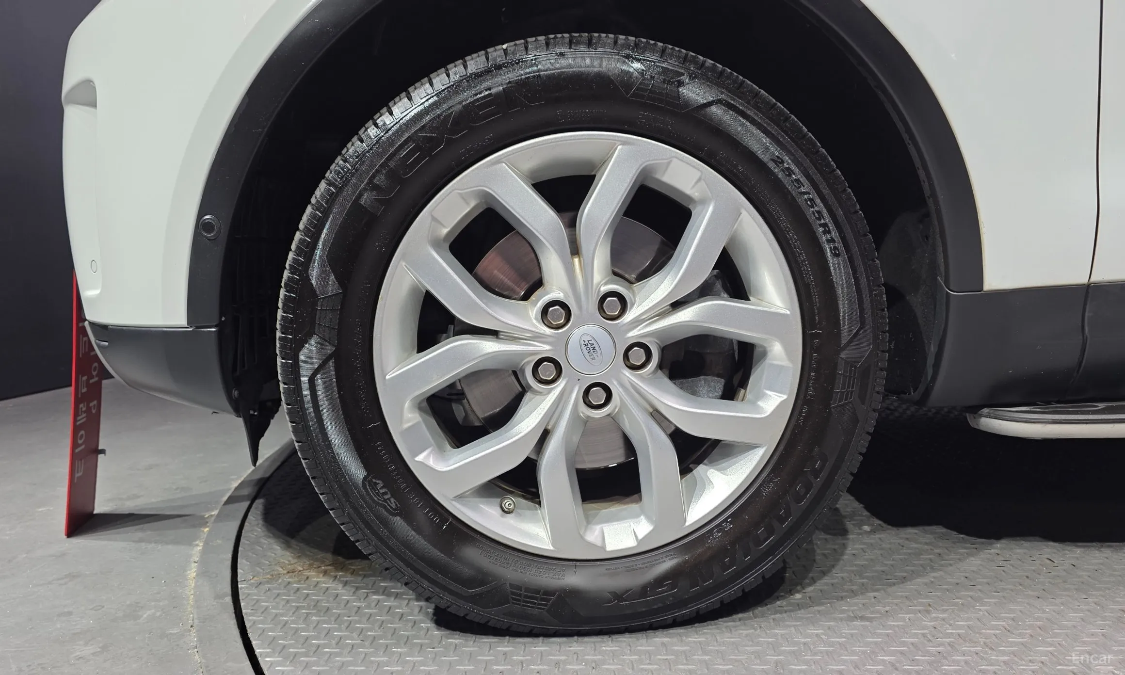 Land Rover Discovery 5 превью 5