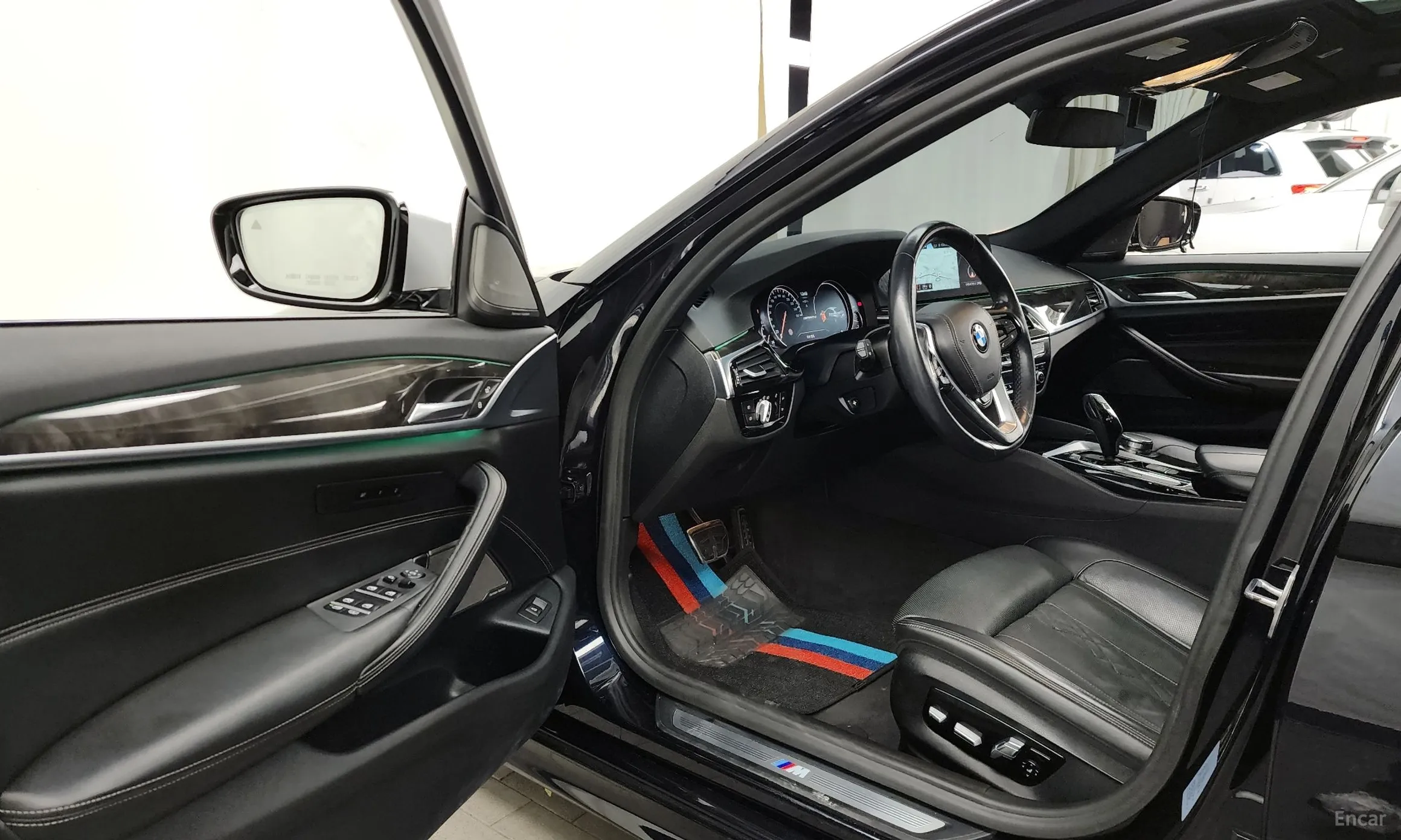 BMW 5 Series (G30) превью 10