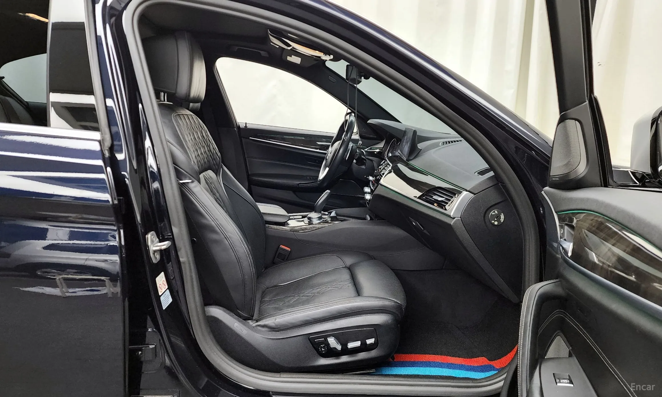 BMW 5 Series (G30) превью 11