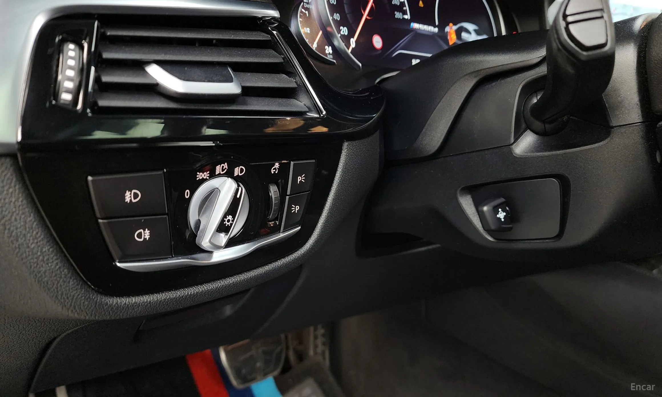 BMW 5 Series (G30) превью 16