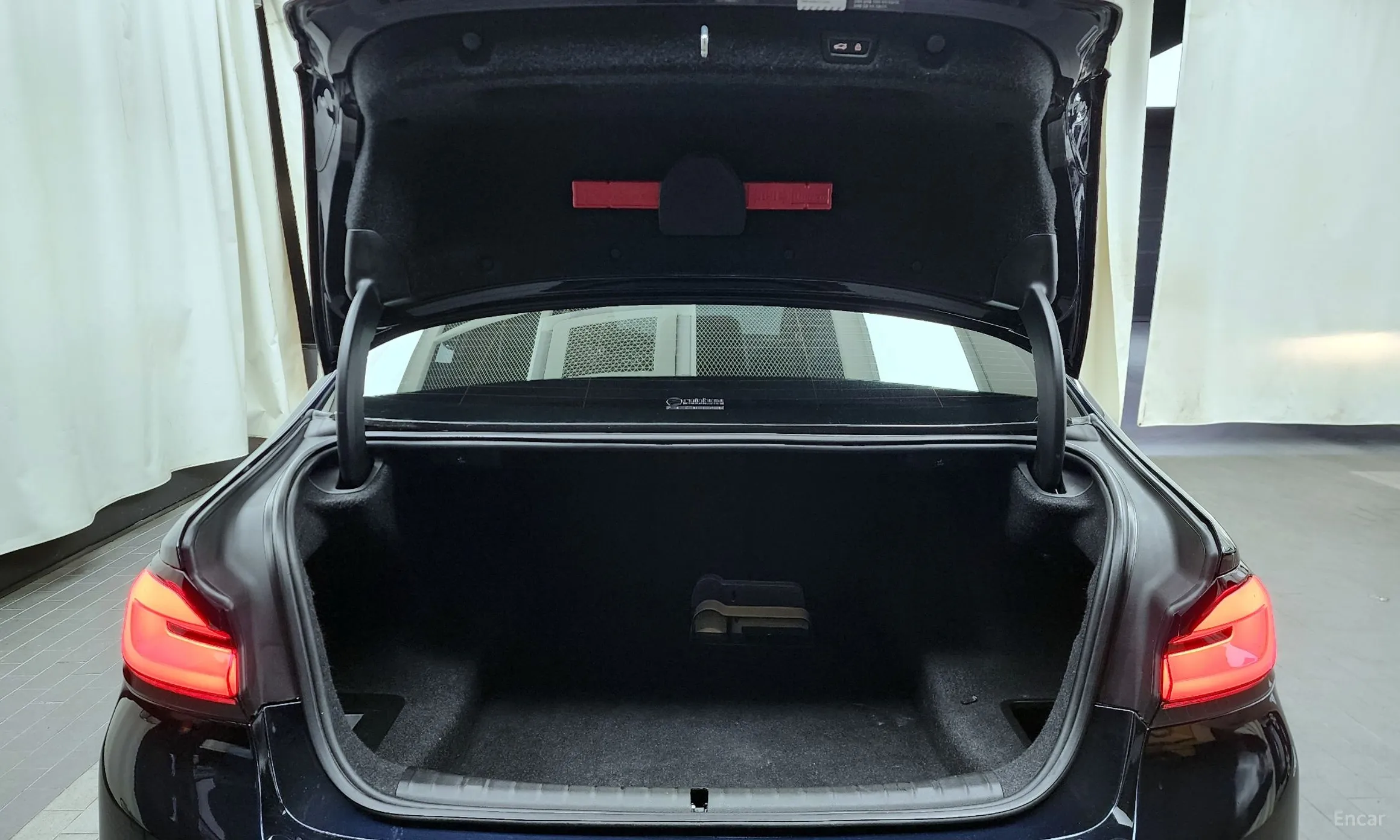 BMW 5 Series (G30) превью 20