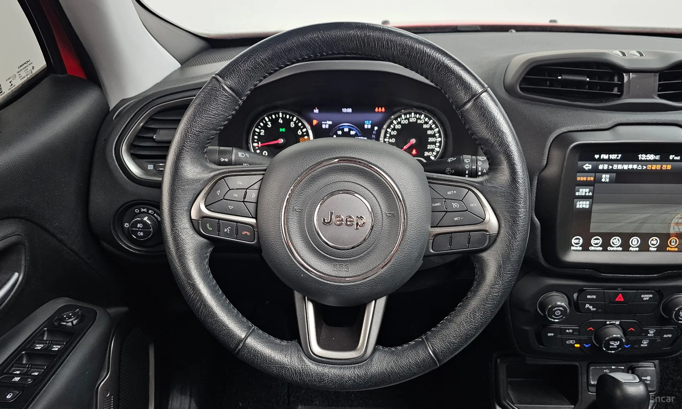 Jeep Renegade превью 13
