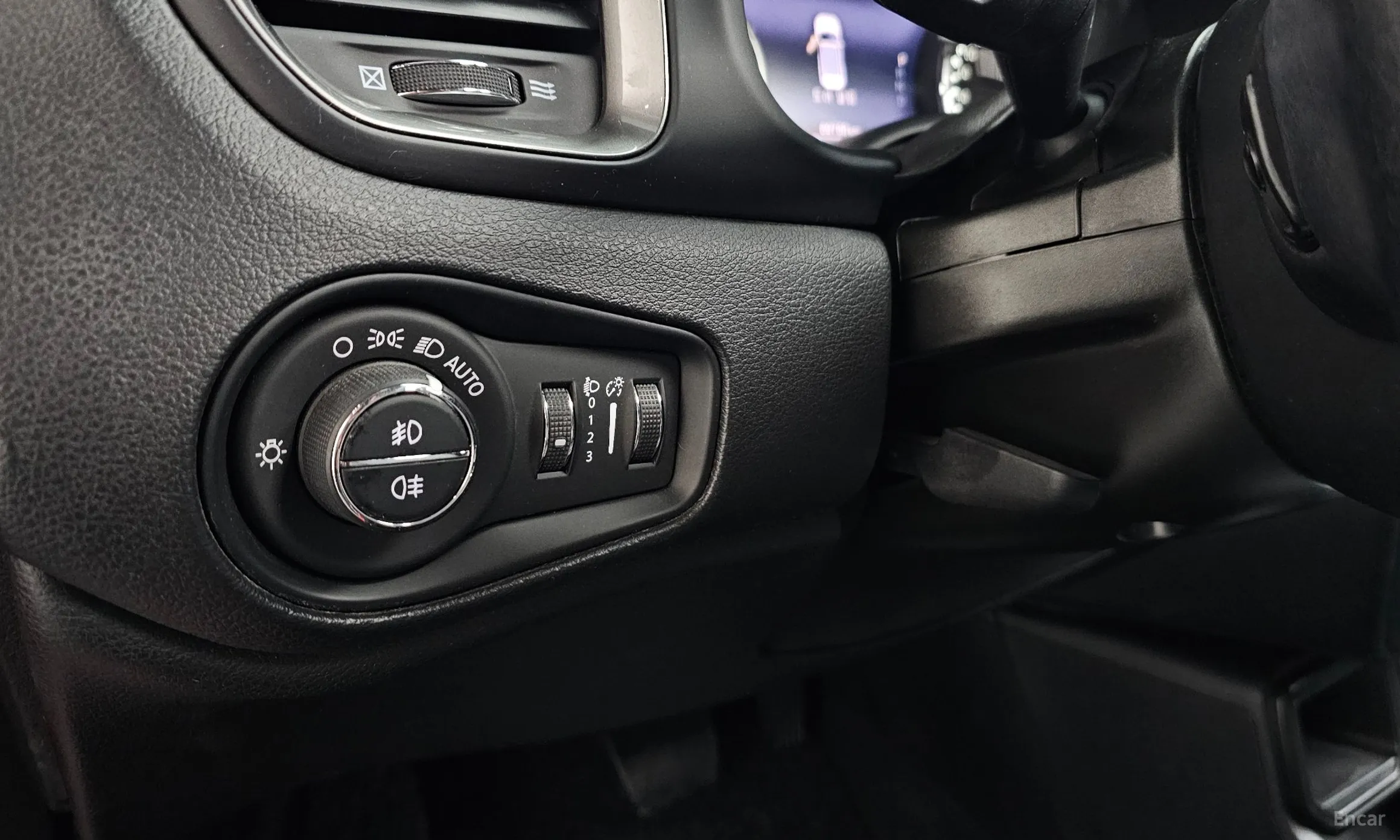 Jeep Renegade превью 14