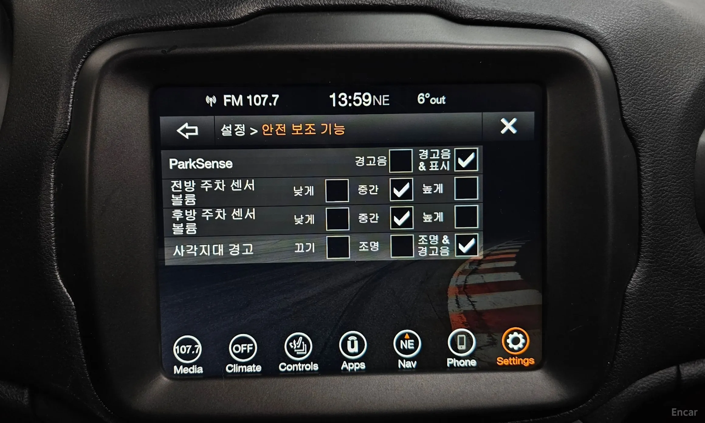 Jeep Renegade превью 17