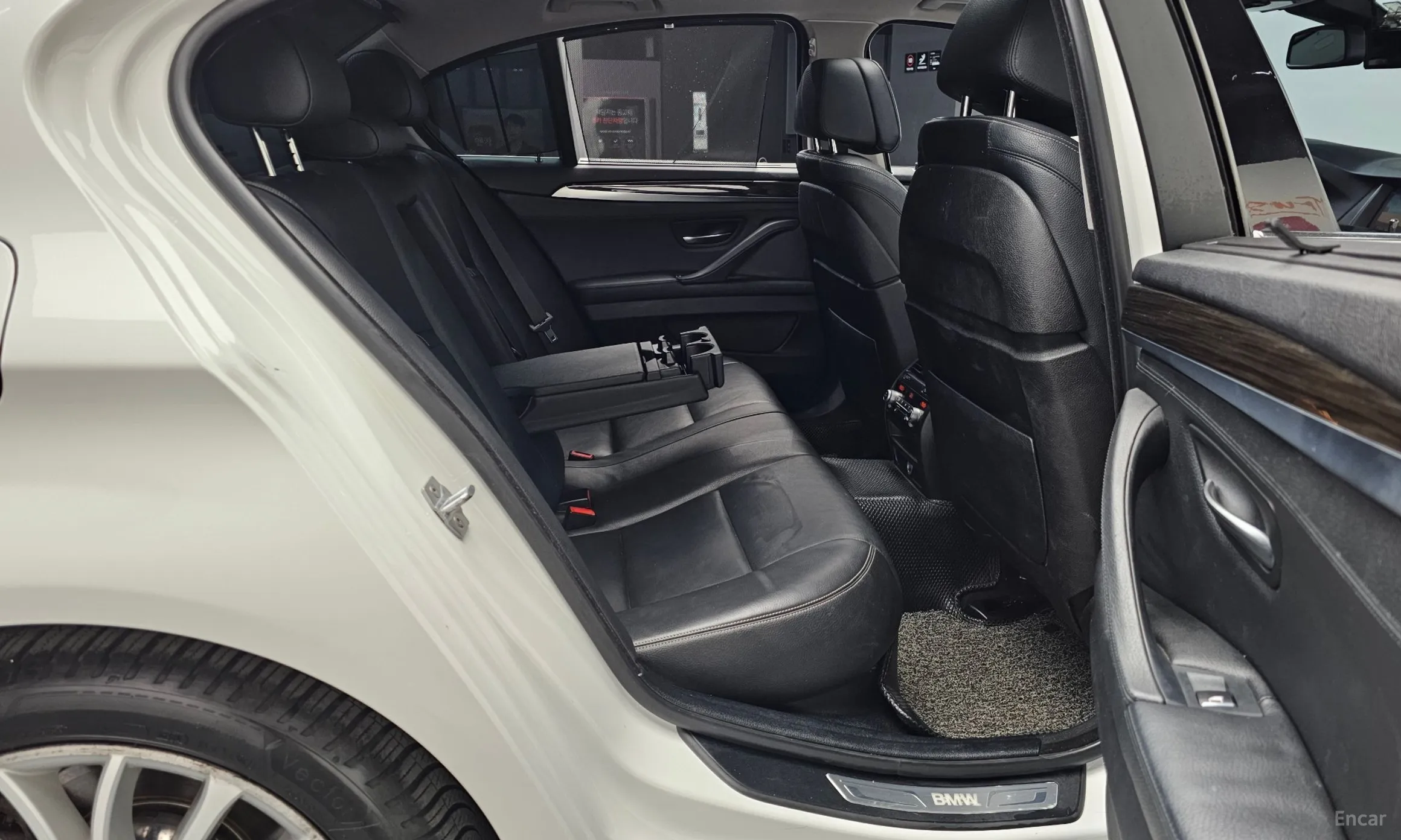 BMW 5 Series (F10) превью 12