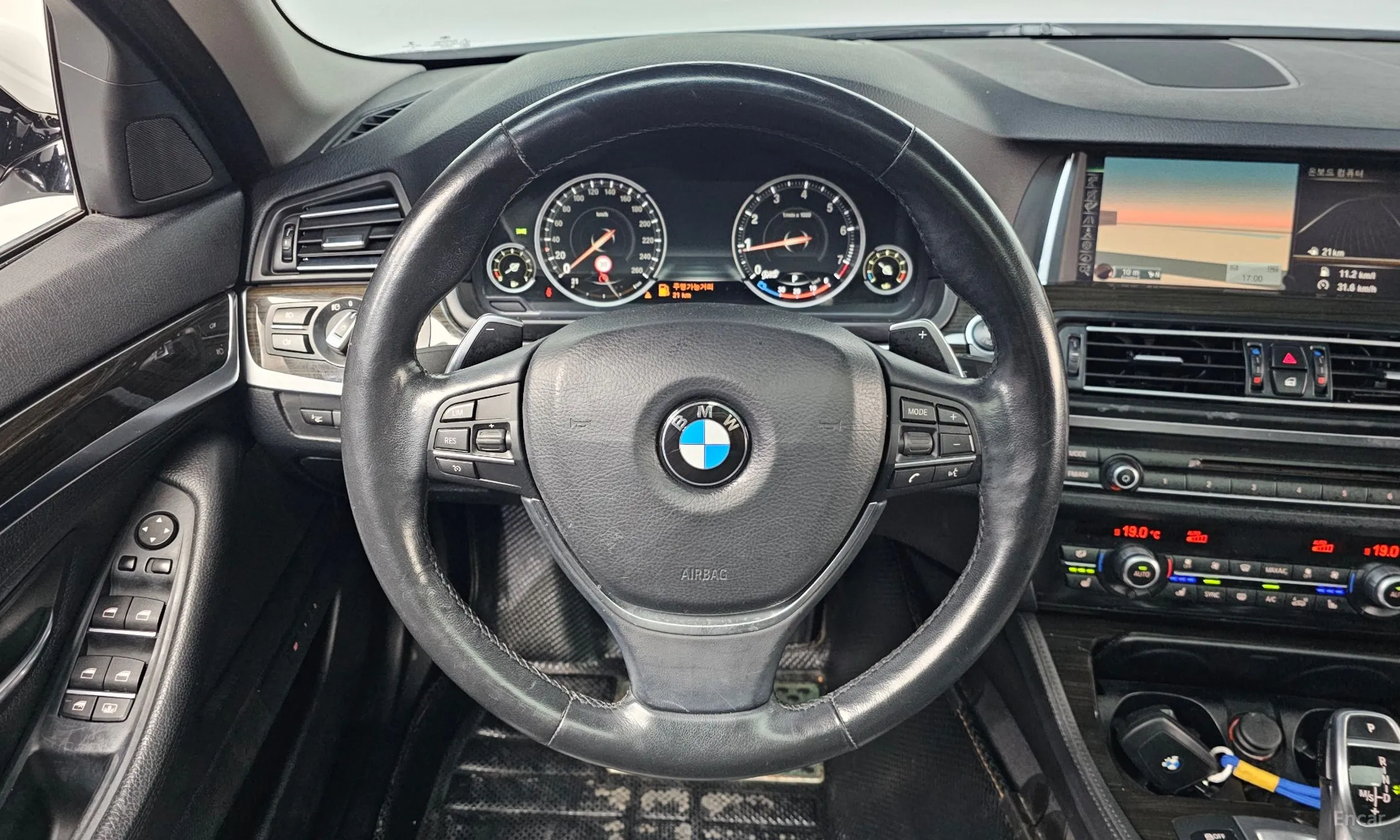 BMW 5 Series (F10) превью 13