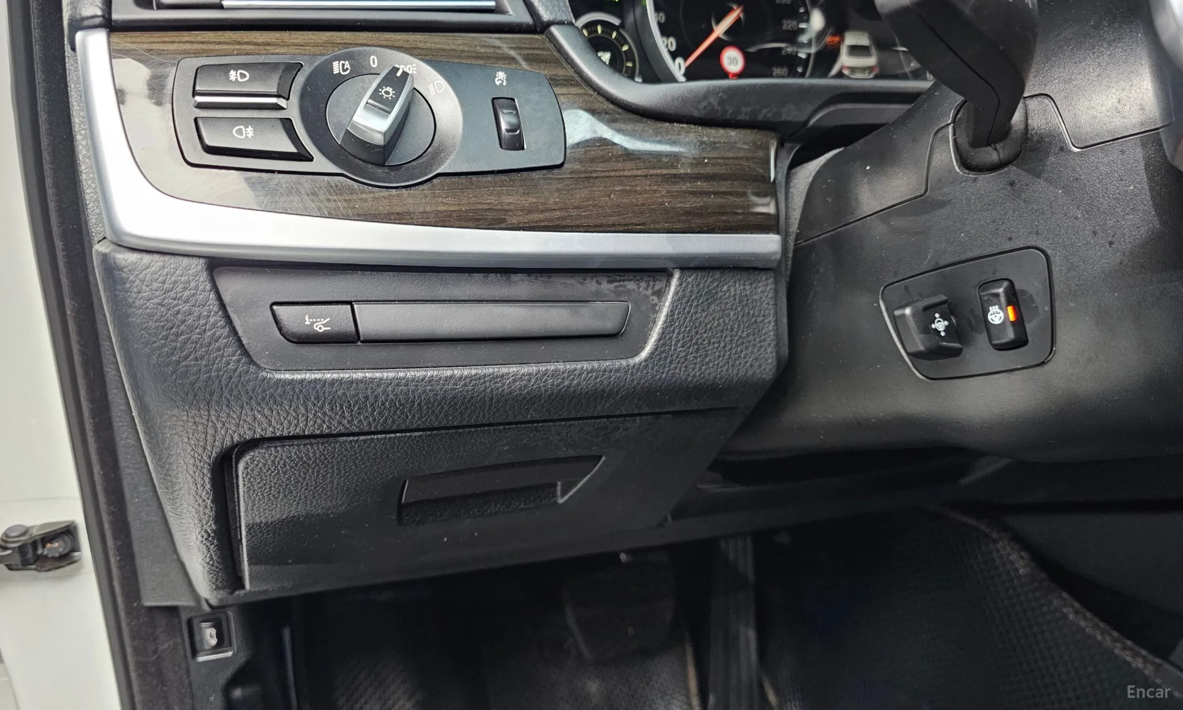 BMW 5 Series (F10) превью 17