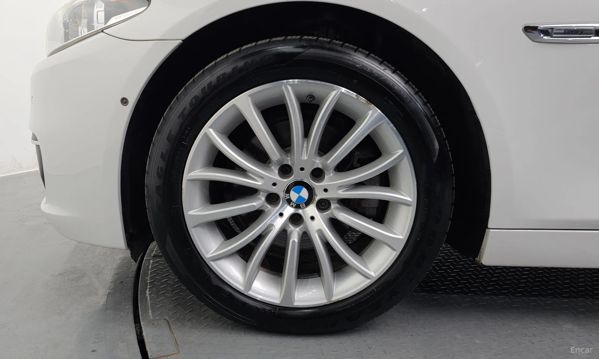BMW 5 Series (F10) превью 5