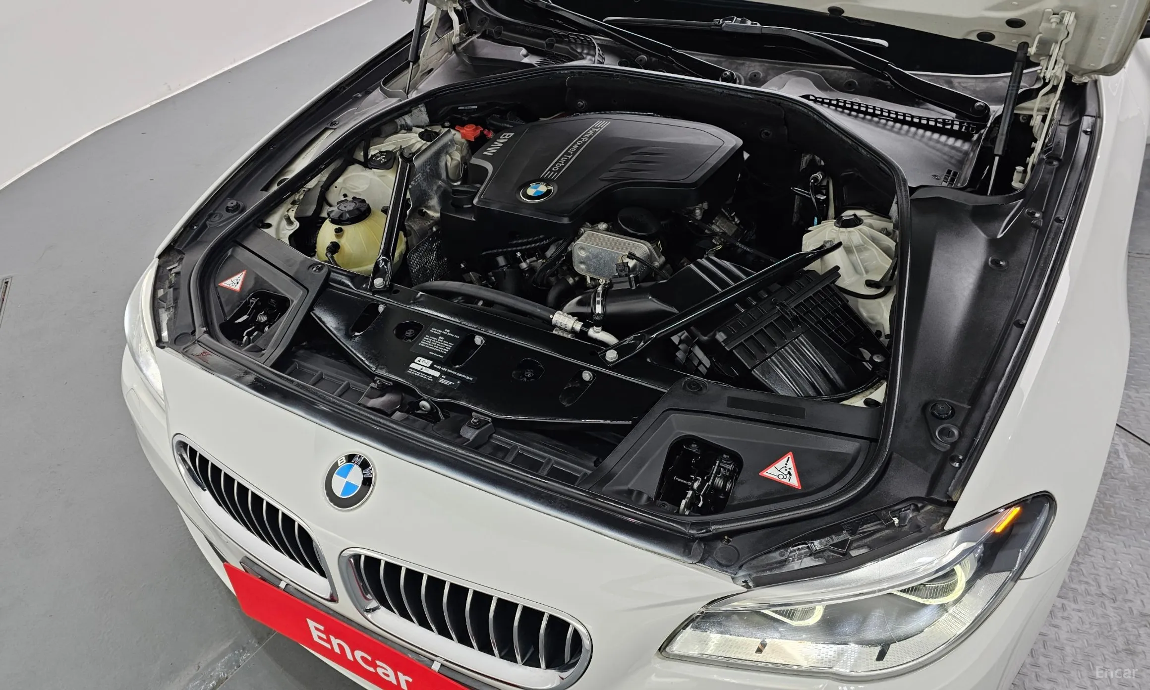 BMW 5 Series (F10) превью 6