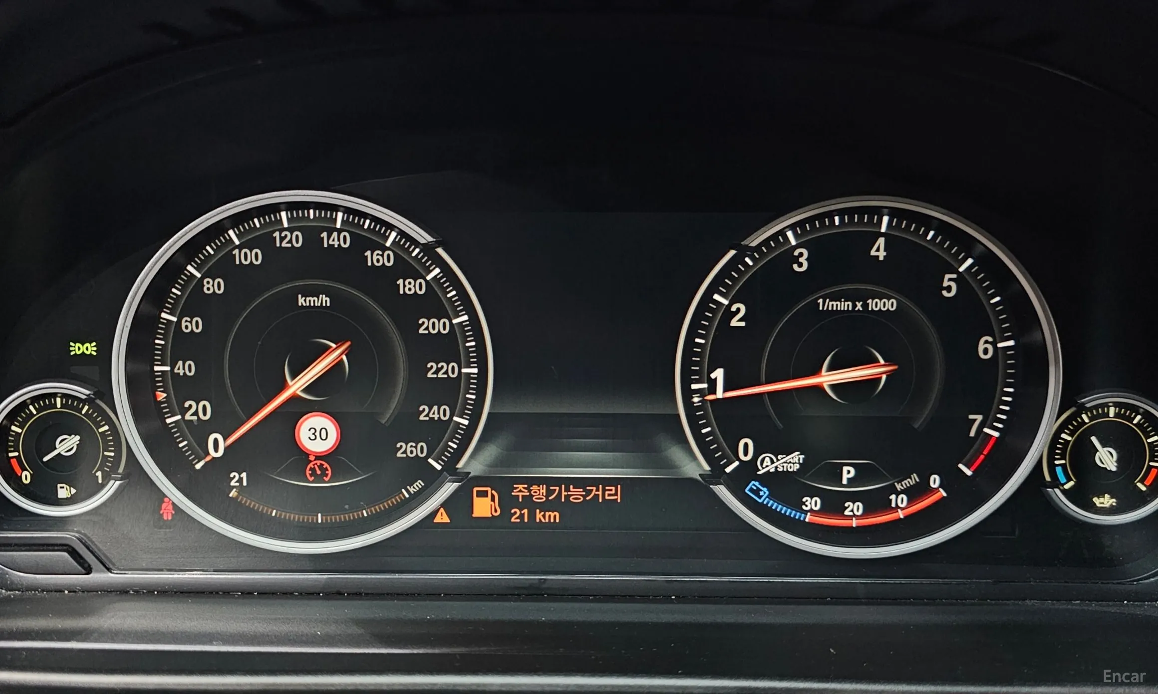 BMW 5 Series (F10) превью 8
