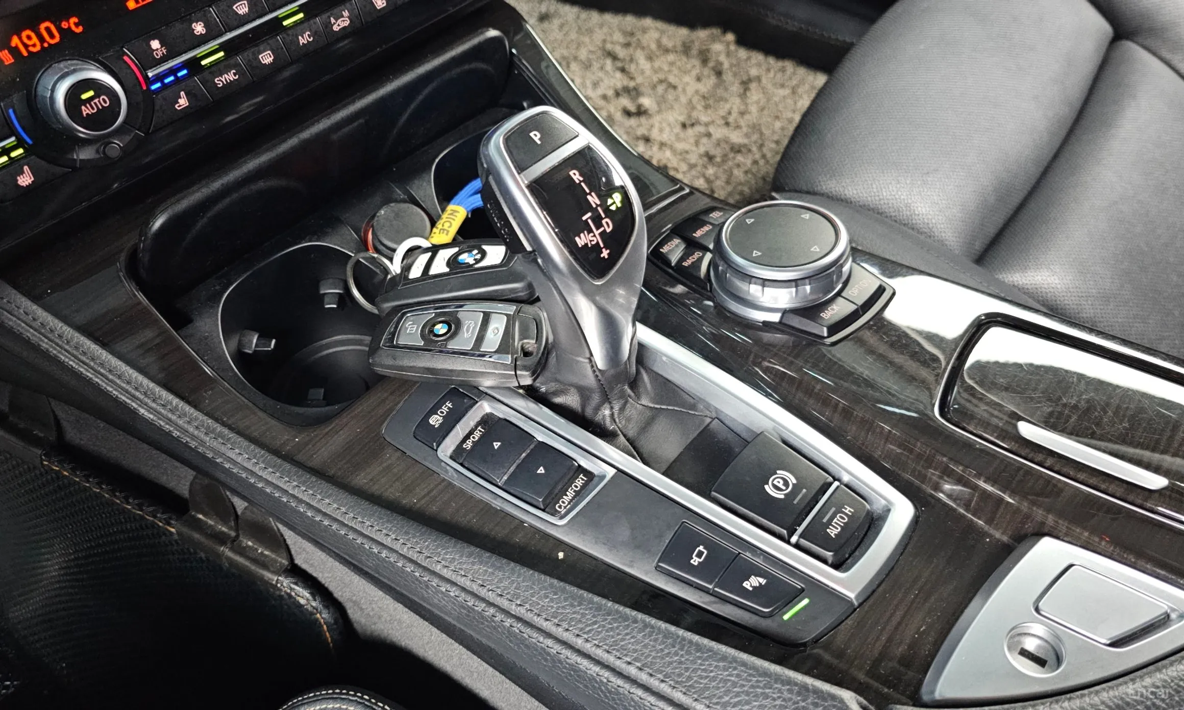BMW 5 Series (F10) превью 9