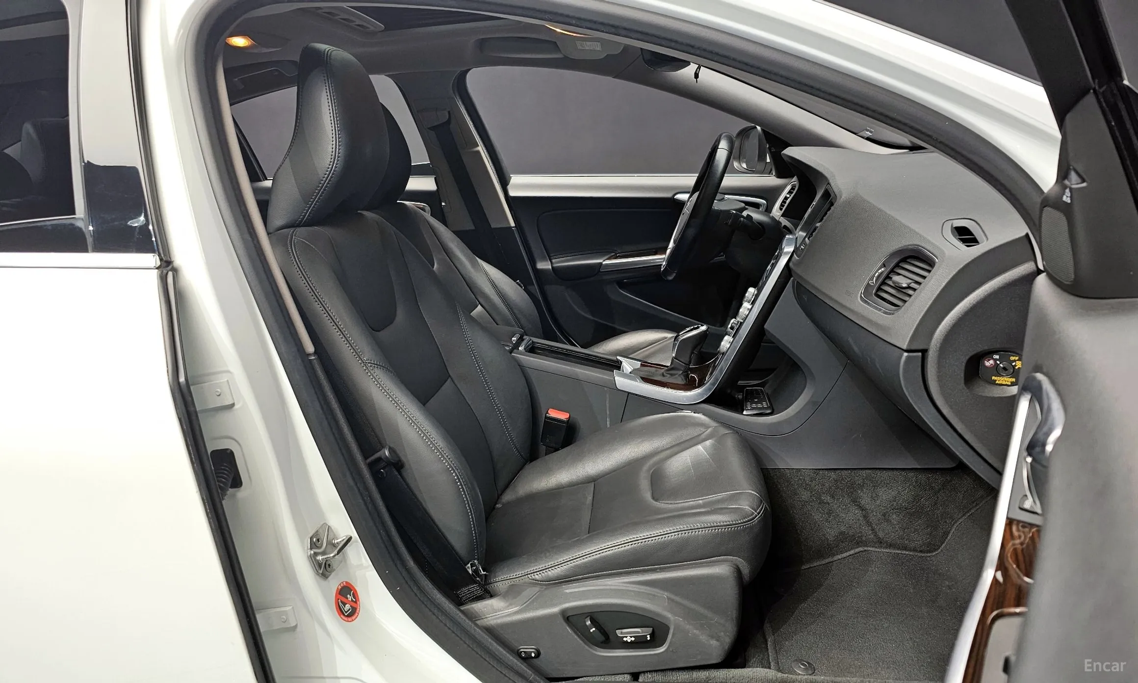 Volvo S60 превью 10