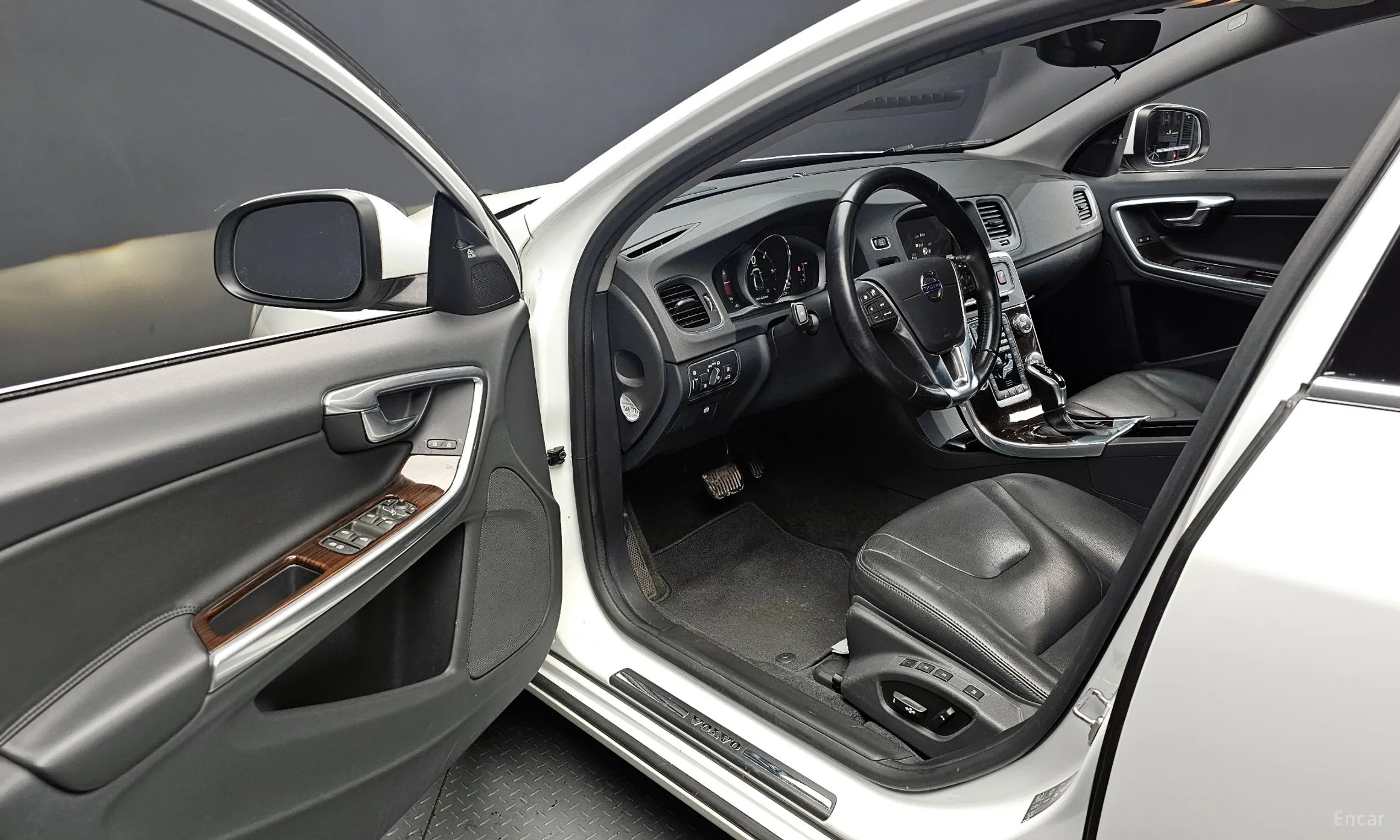 Volvo S60 превью 11