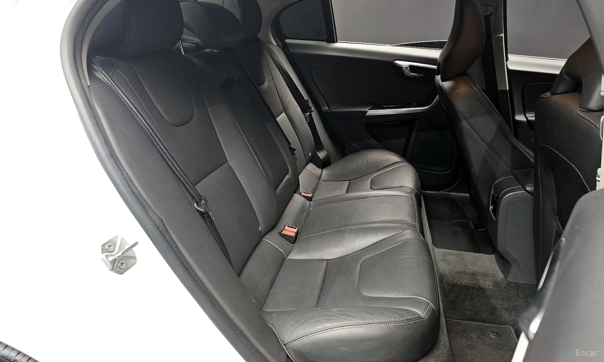 Volvo S60 превью 12