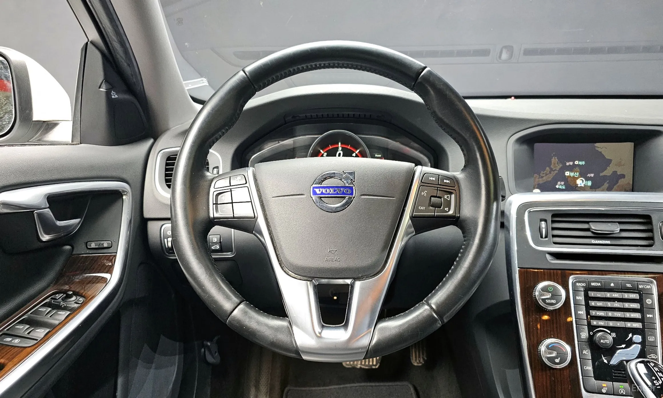 Volvo S60 превью 13