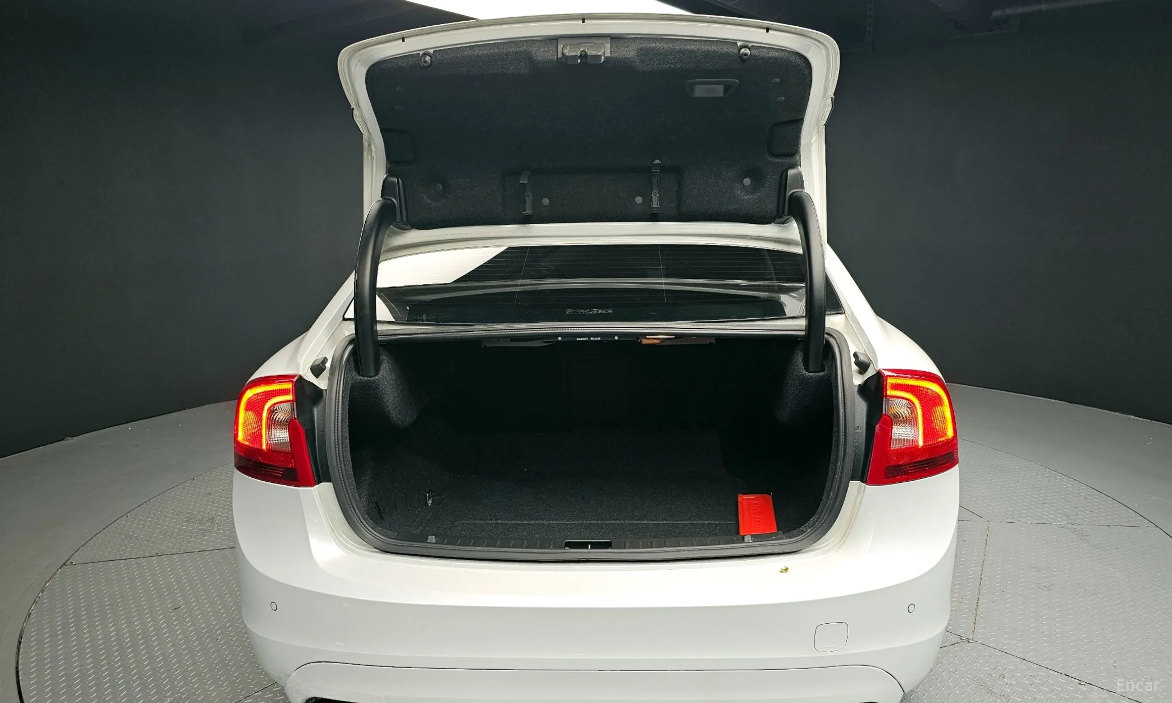 Volvo S60 превью 20