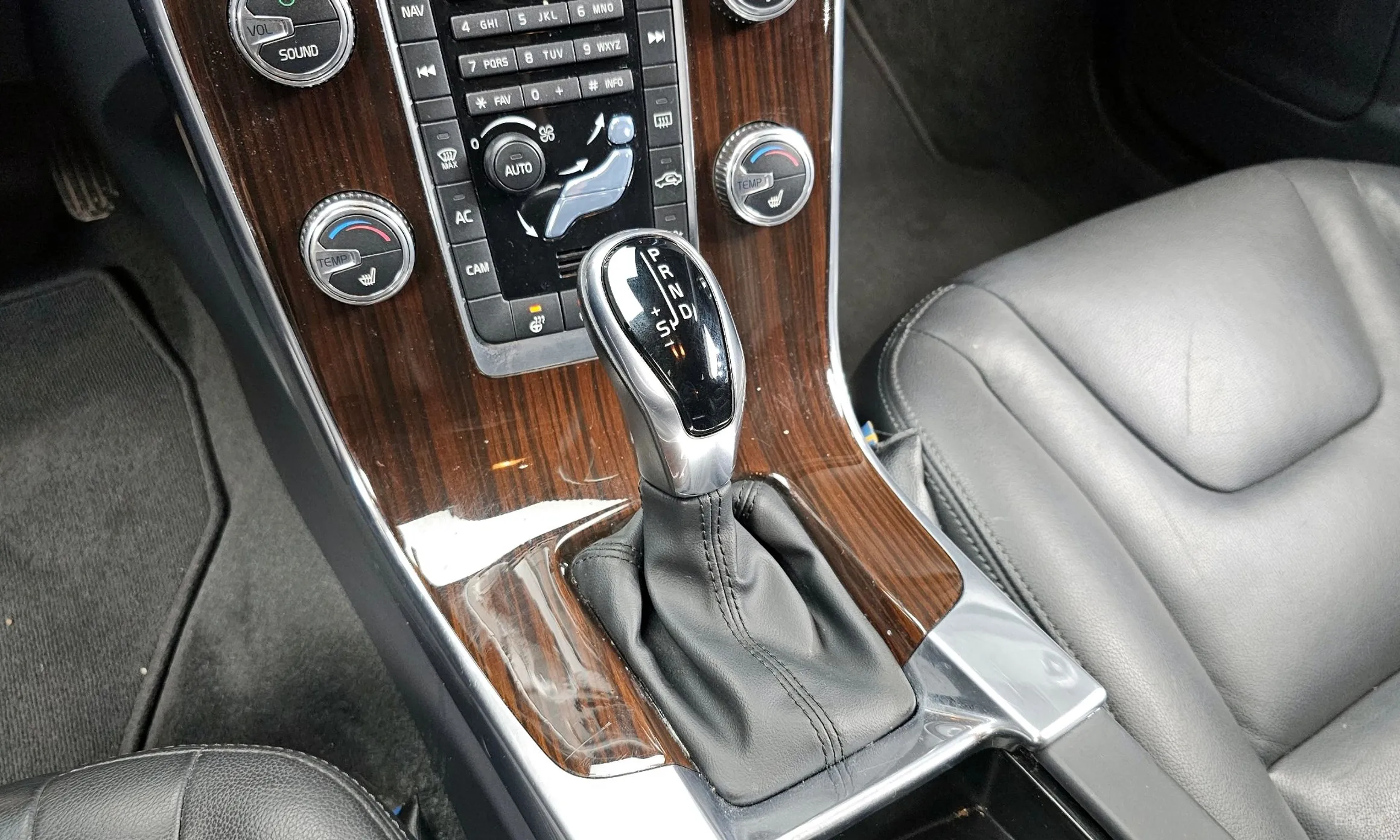 Volvo S60 превью 9