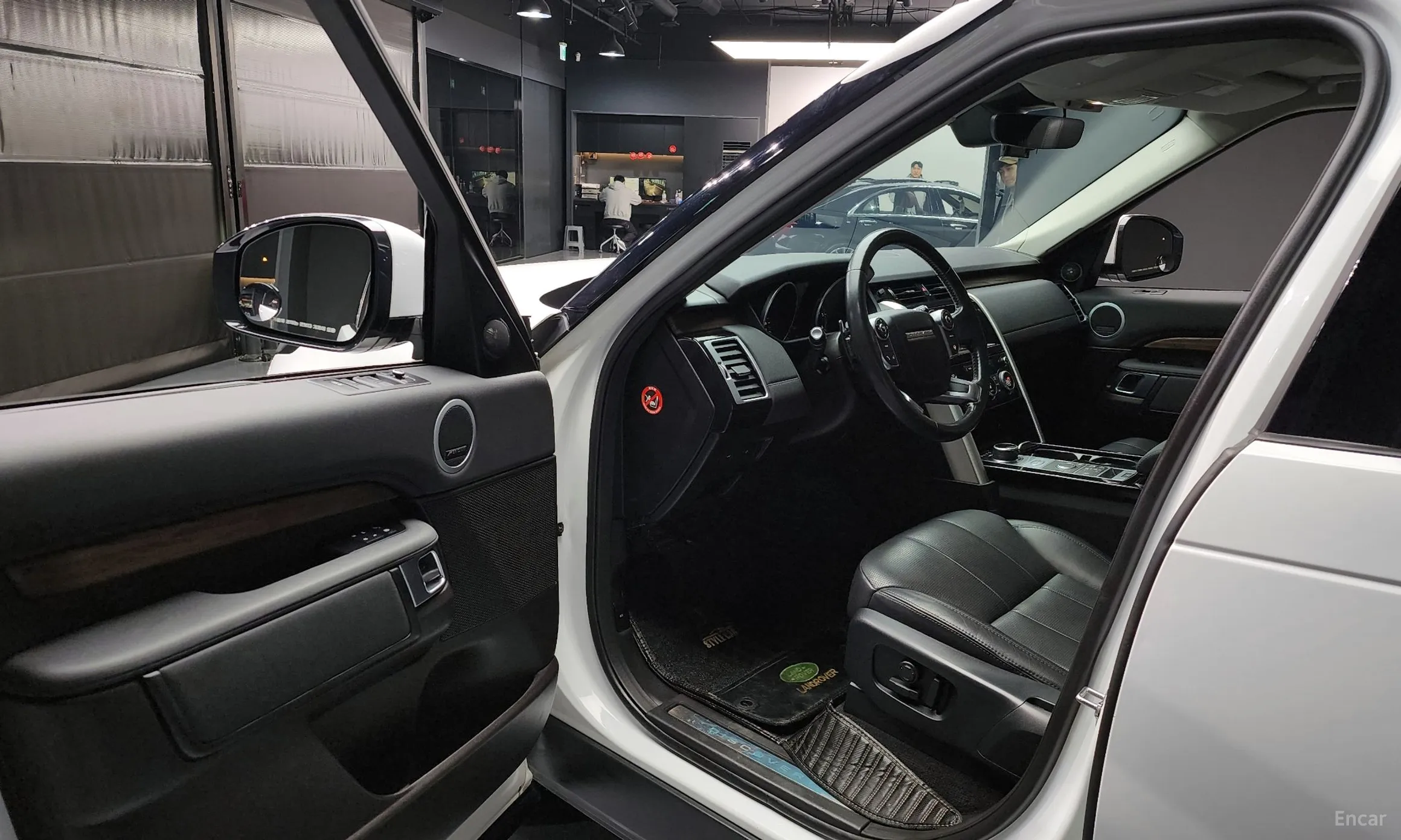 Land Rover Discovery 5 превью 10