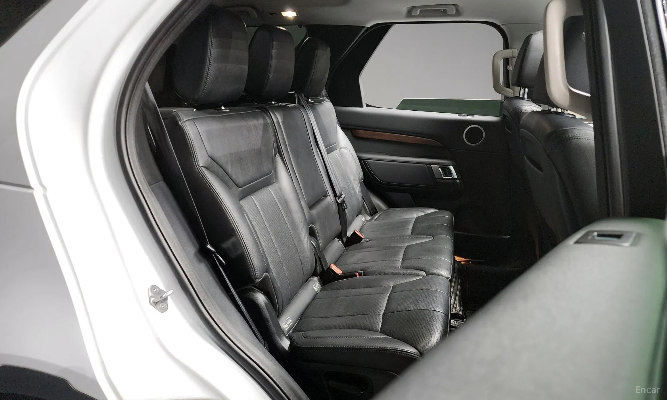 Land Rover Discovery 5 превью 12