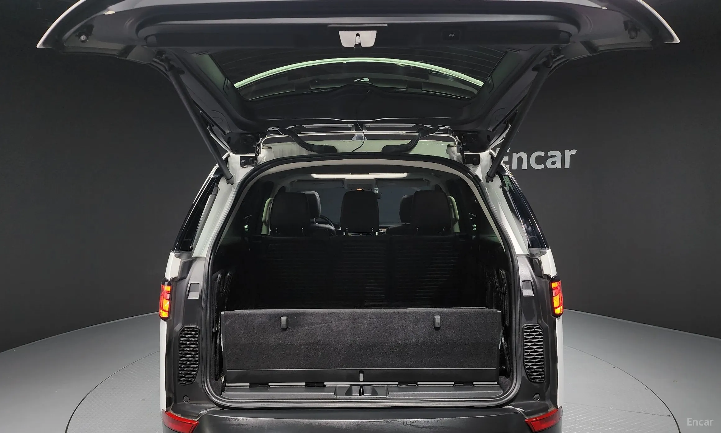Land Rover Discovery 5 превью 20