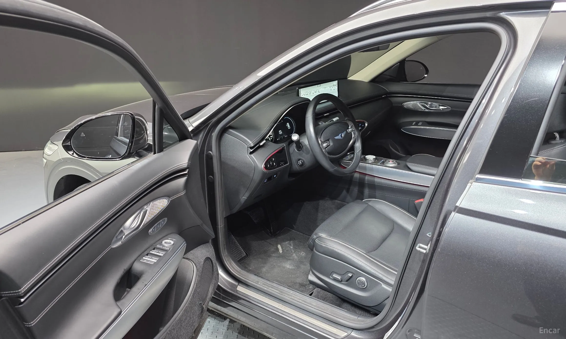 Genesis GV70 превью 10