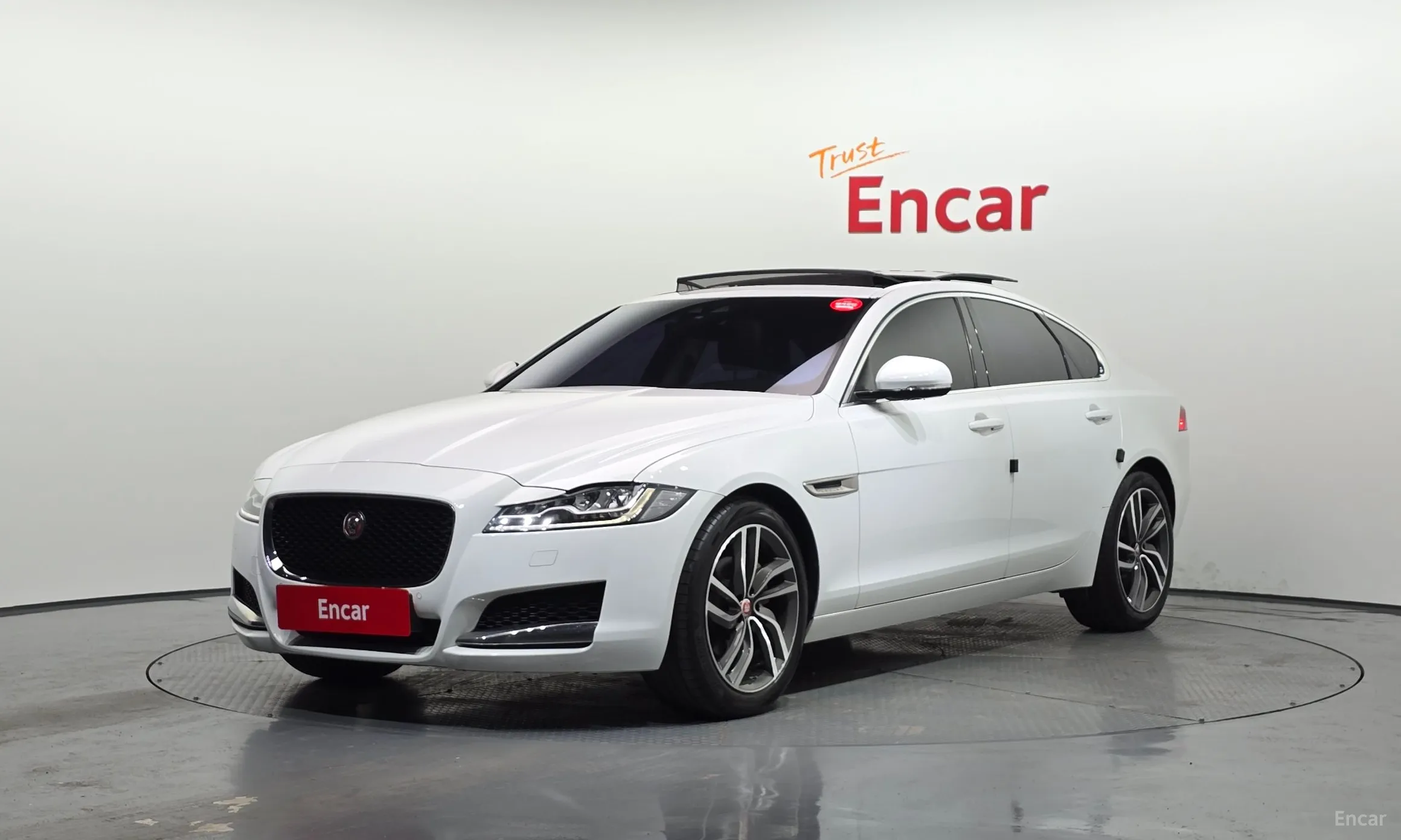 Jaguar XF (x260)