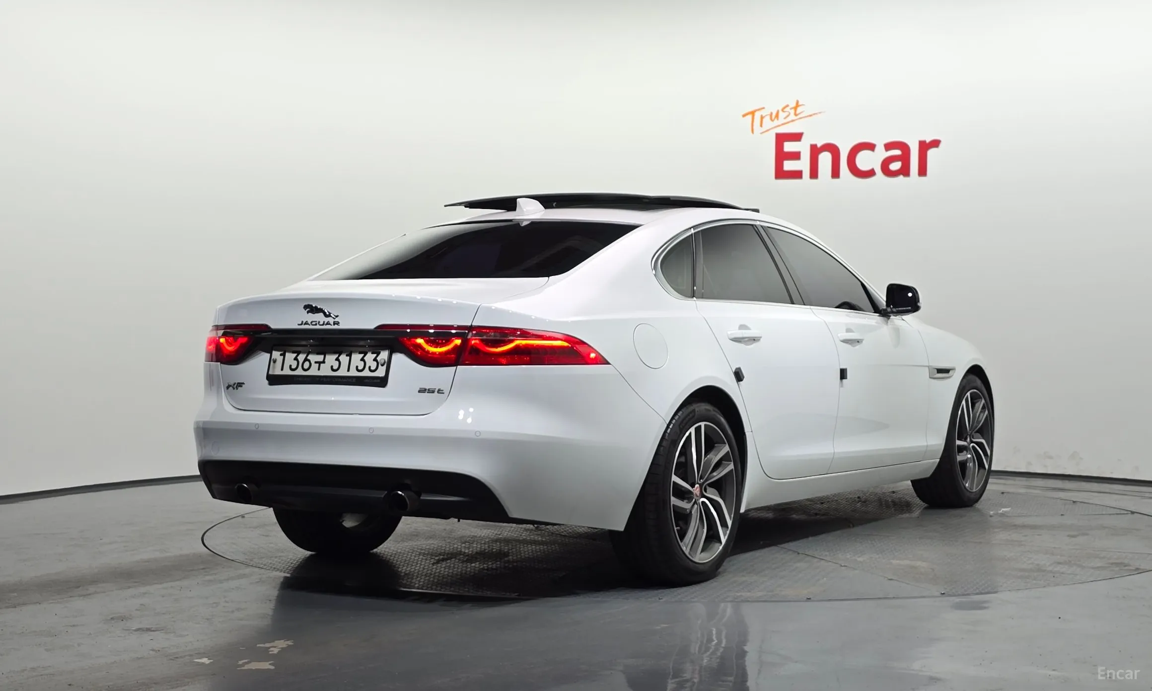 Jaguar XF (x260)