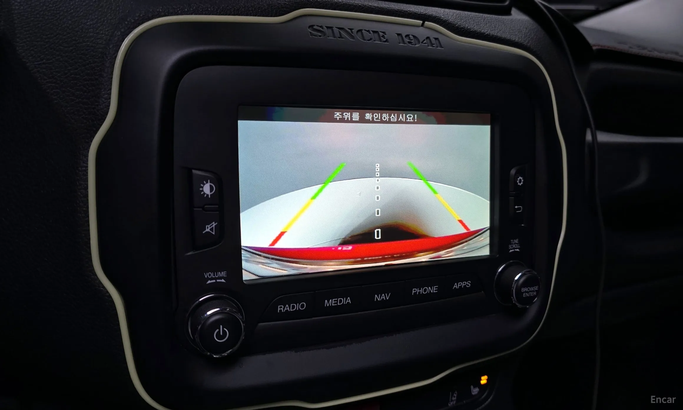 Jeep Renegade превью 15