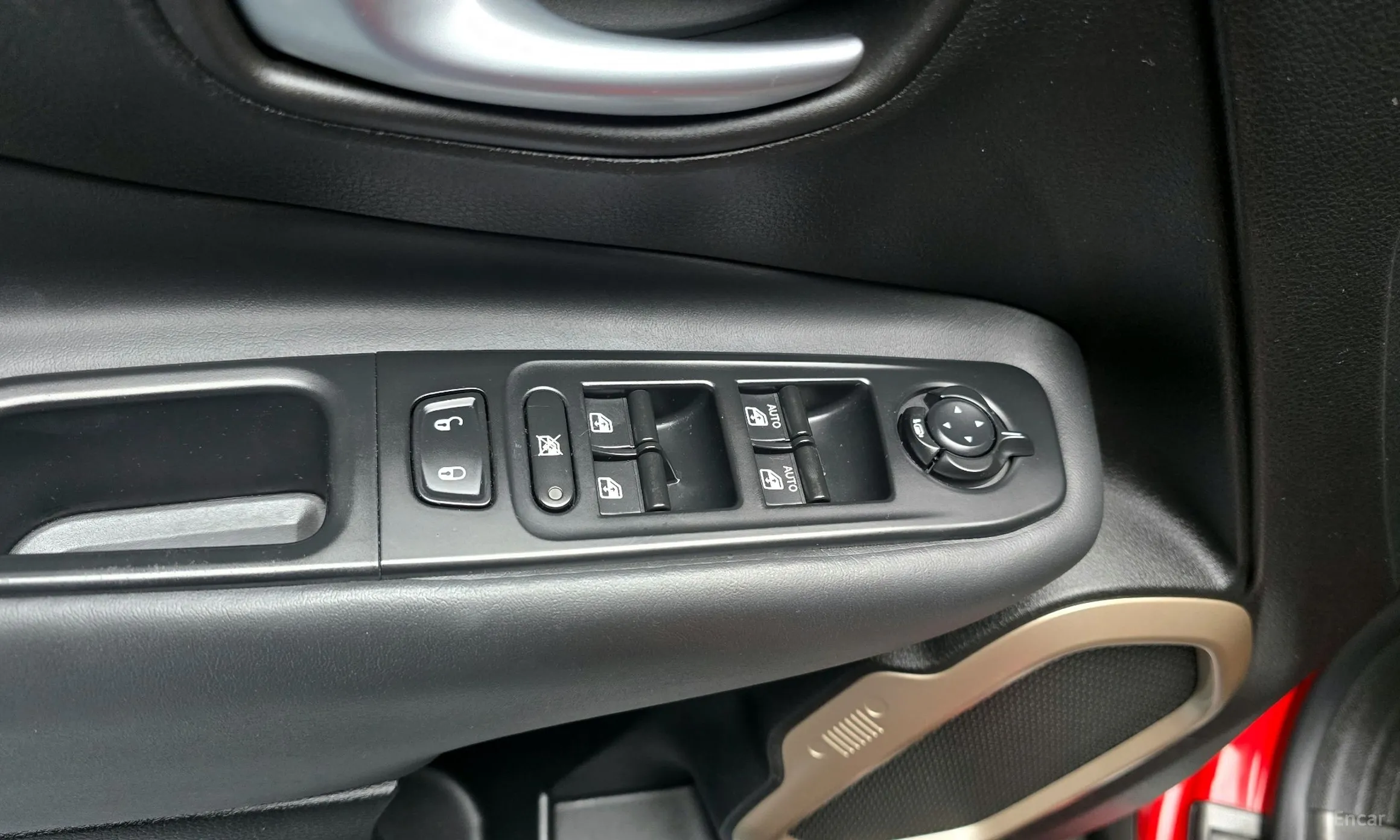 Jeep Renegade превью 17