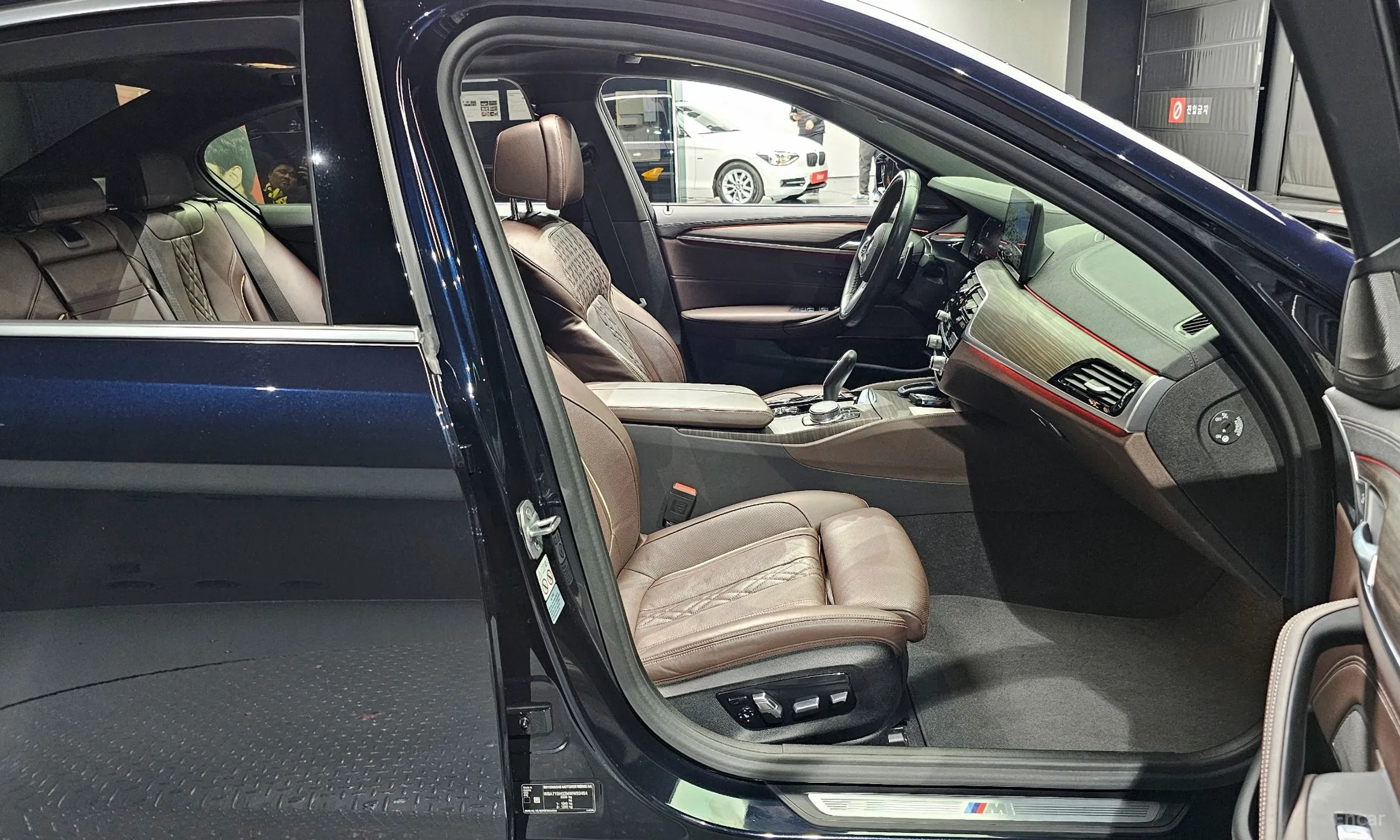 BMW 5 Series (G30) превью 10