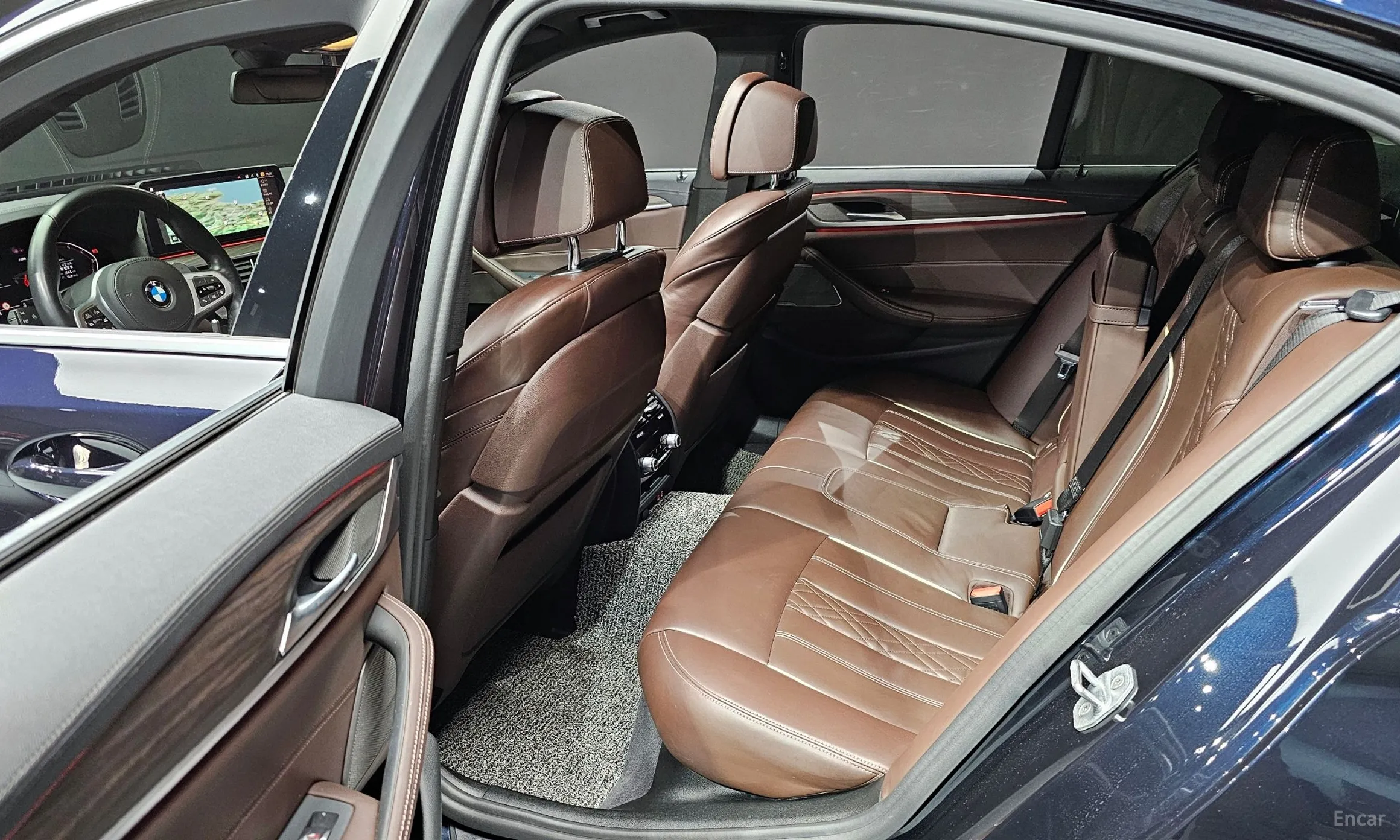 BMW 5 Series (G30) превью 12