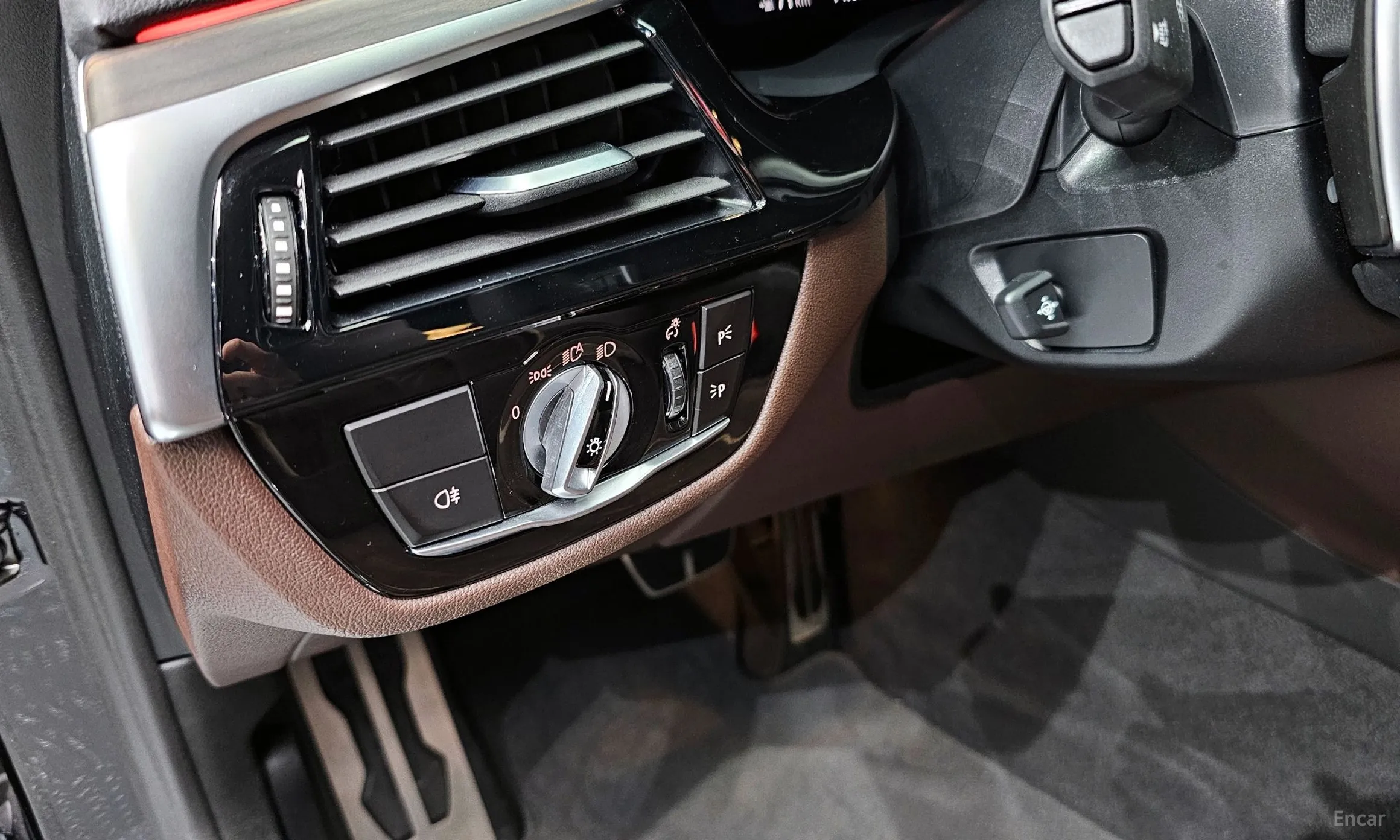 BMW 5 Series (G30) превью 16