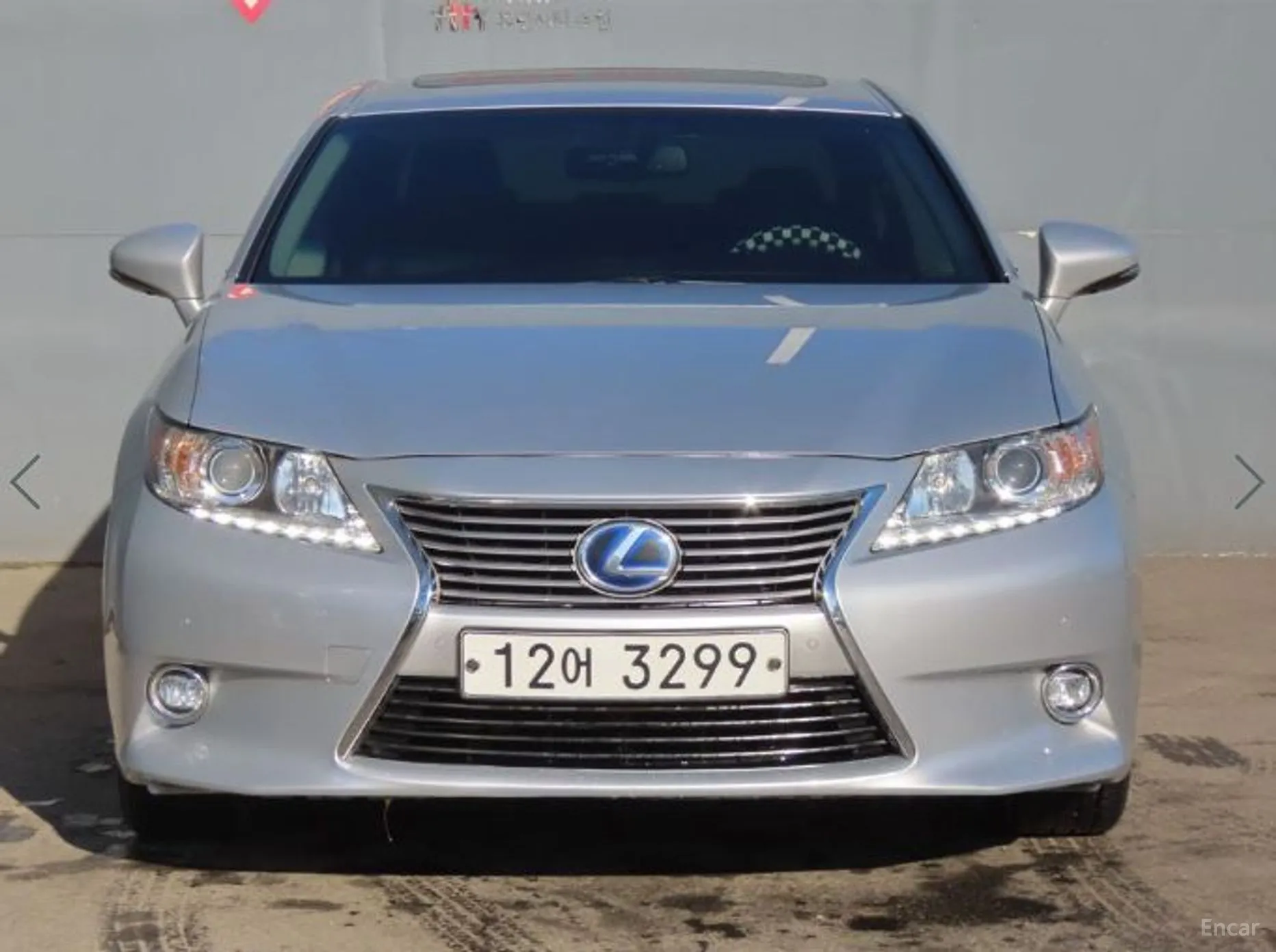 Lexus New ES300h