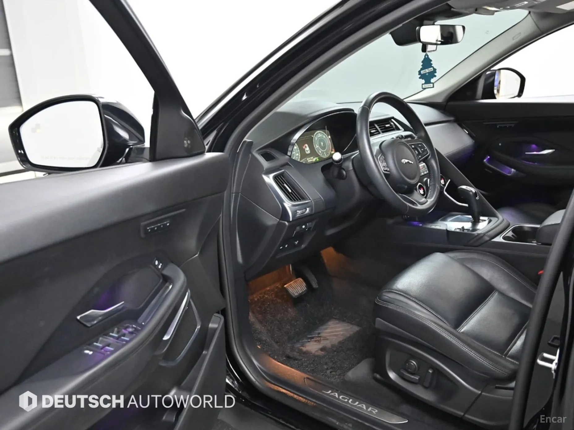 Jaguar E-PACE превью 11