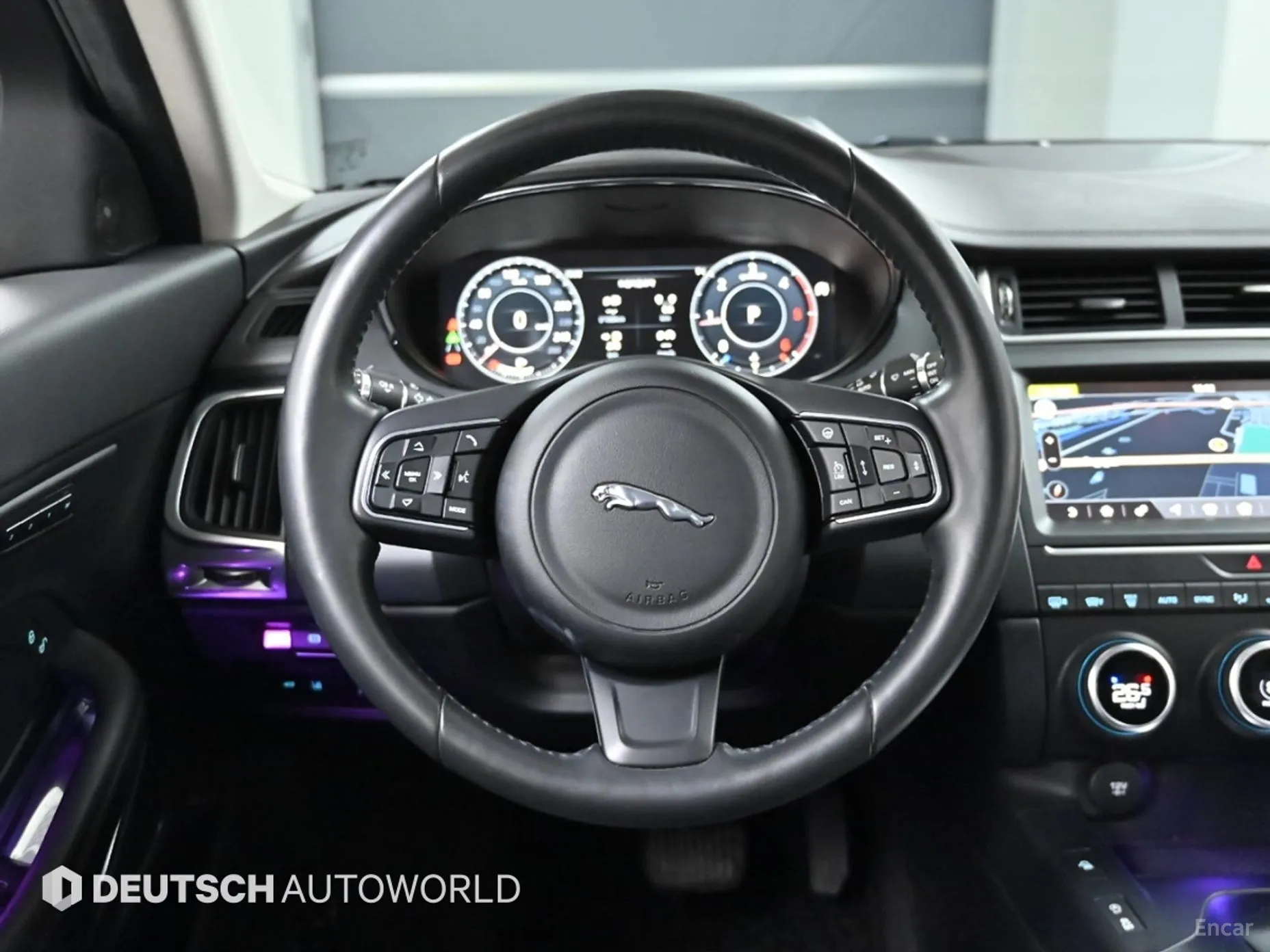 Jaguar E-PACE превью 13