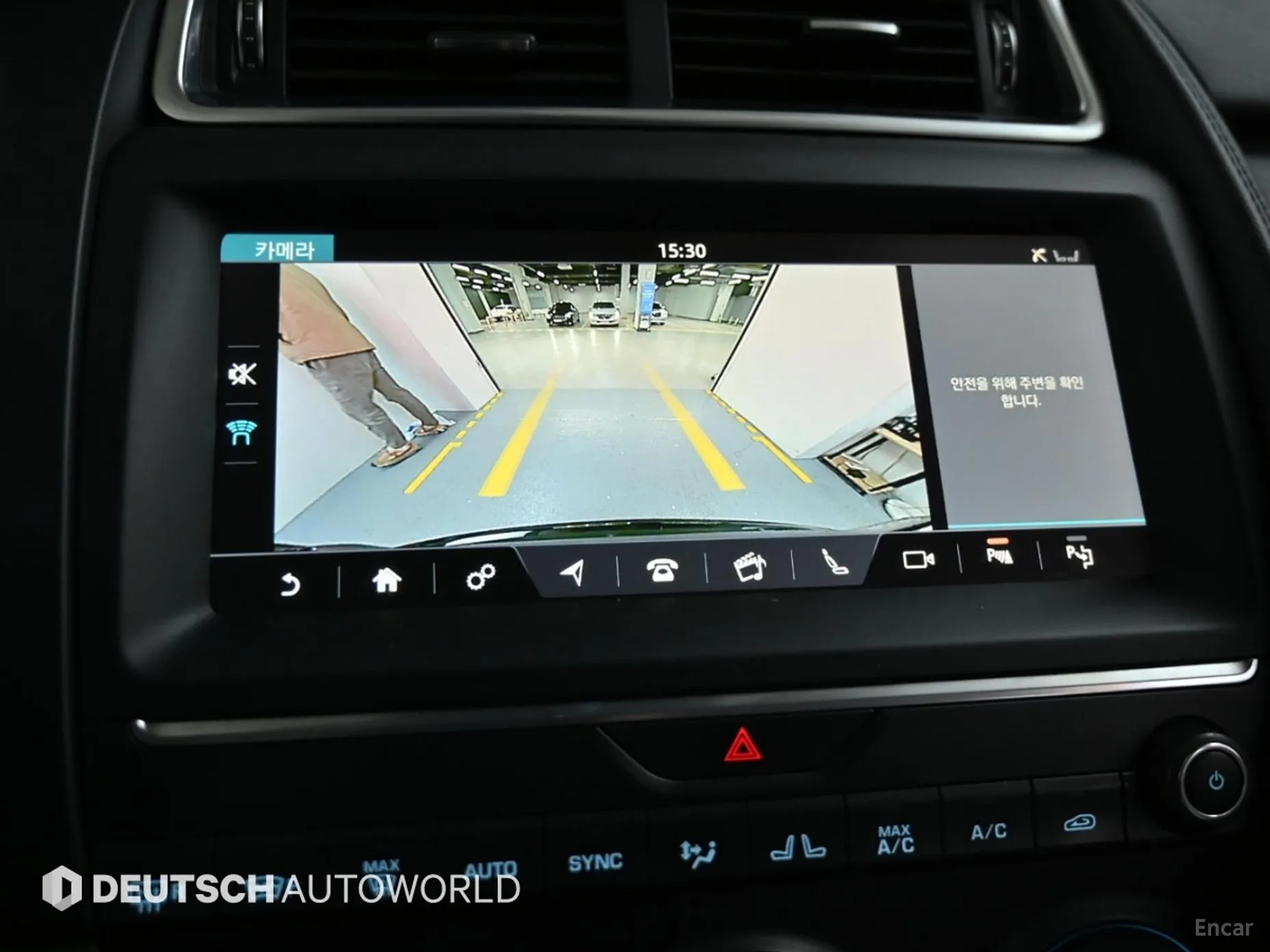 Jaguar E-PACE превью 15