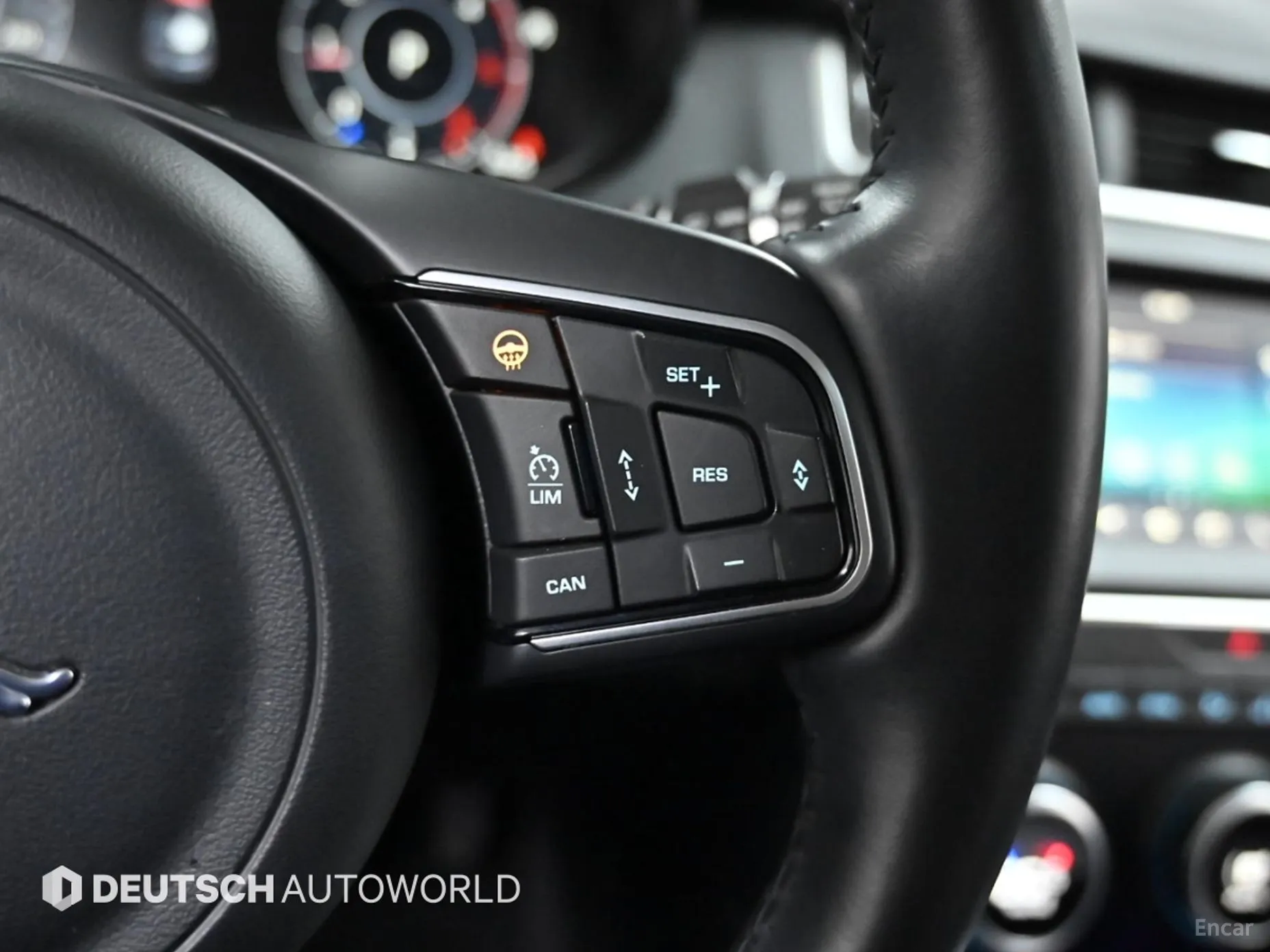 Jaguar E-PACE превью 17