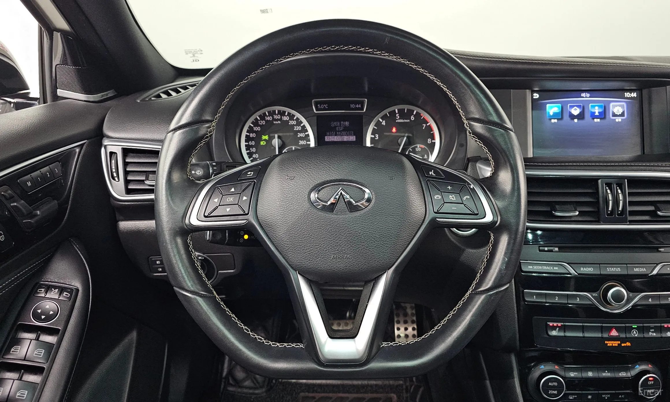 Infiniti Q30 превью 13