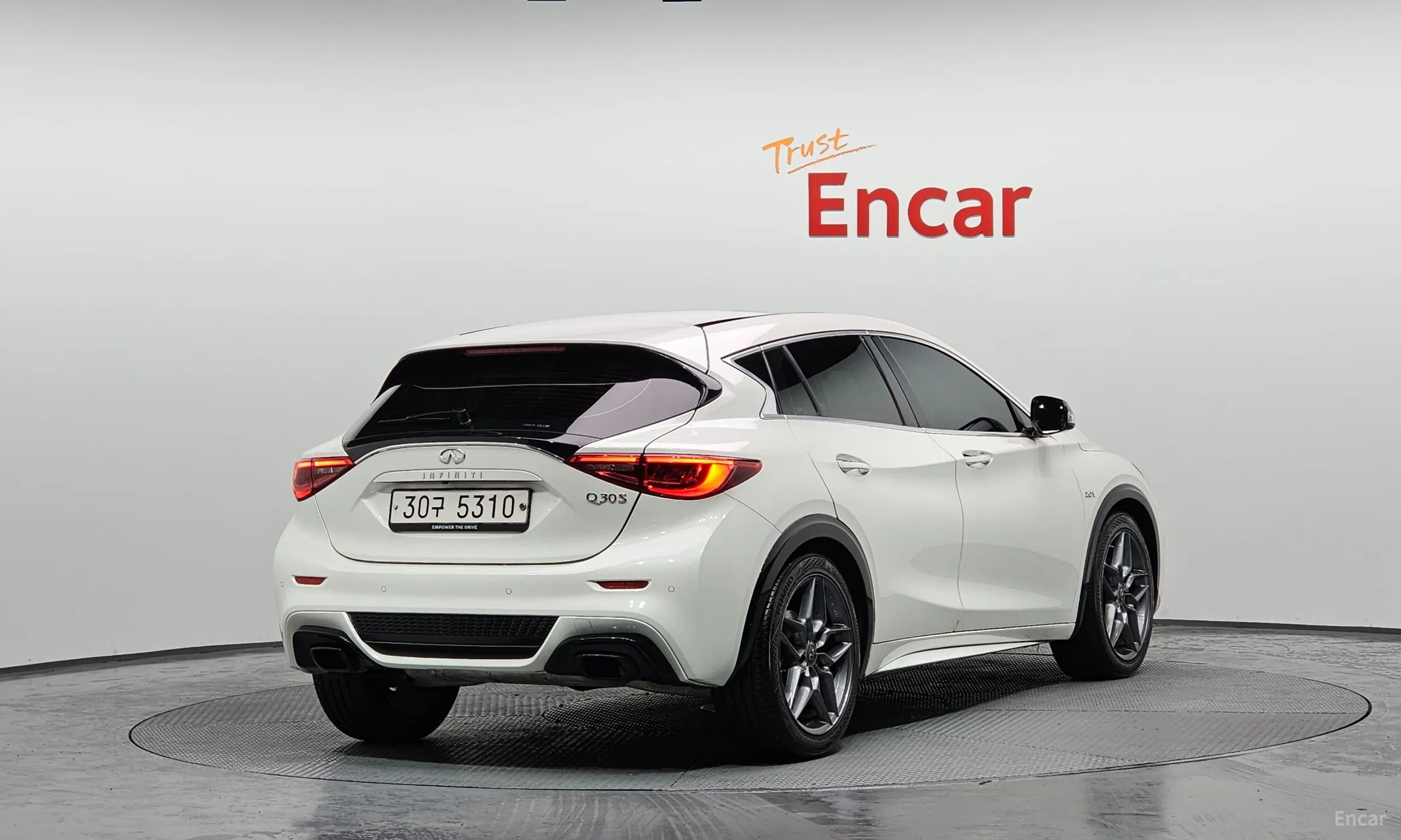 Infiniti Q30