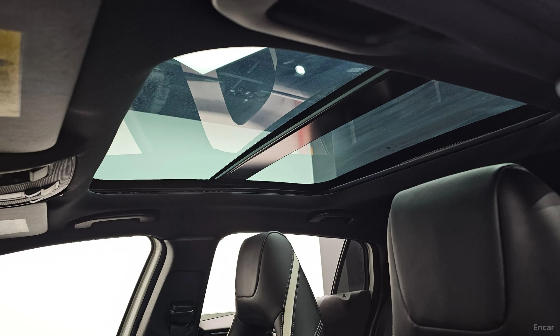 Infiniti Q30 превью 16